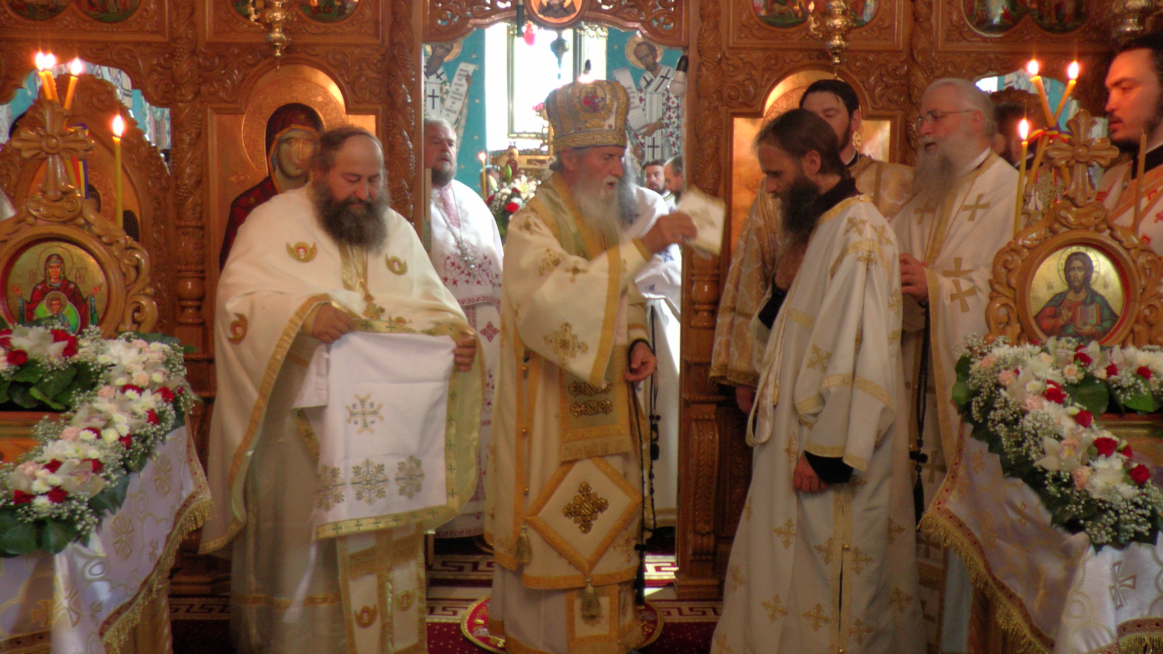 IPS Arhiepiscop Pimen, la prăznuirea Sfântului Ierarh Leontie de la Rădăuți: „Cine-L părăseşte pe Dumnezeu uită şi de semeni”