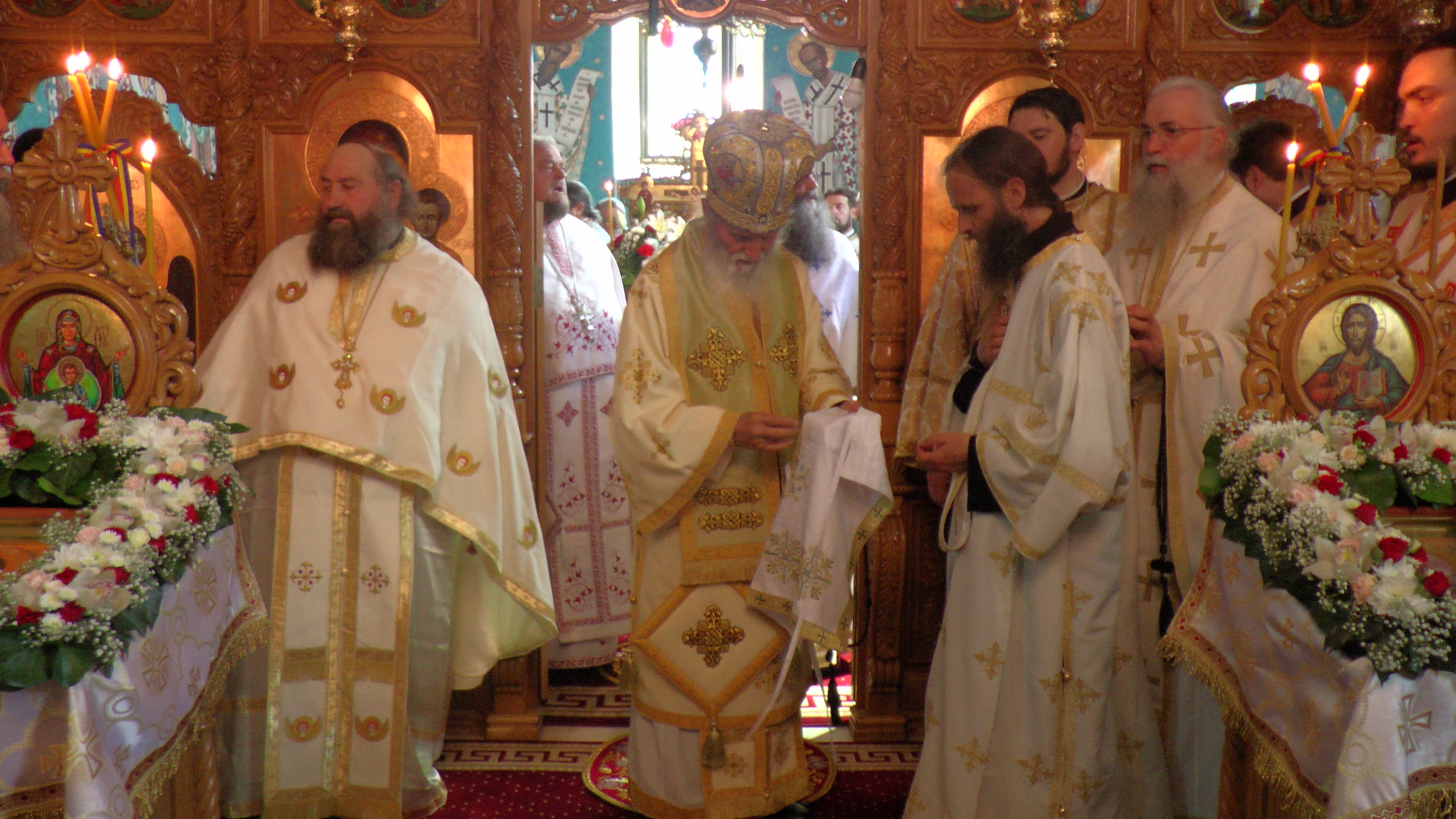 IPS Arhiepiscop Pimen, la prăznuirea Sfântului Ierarh Leontie de la Rădăuți: „Cine-L părăseşte pe Dumnezeu uită şi de semeni”