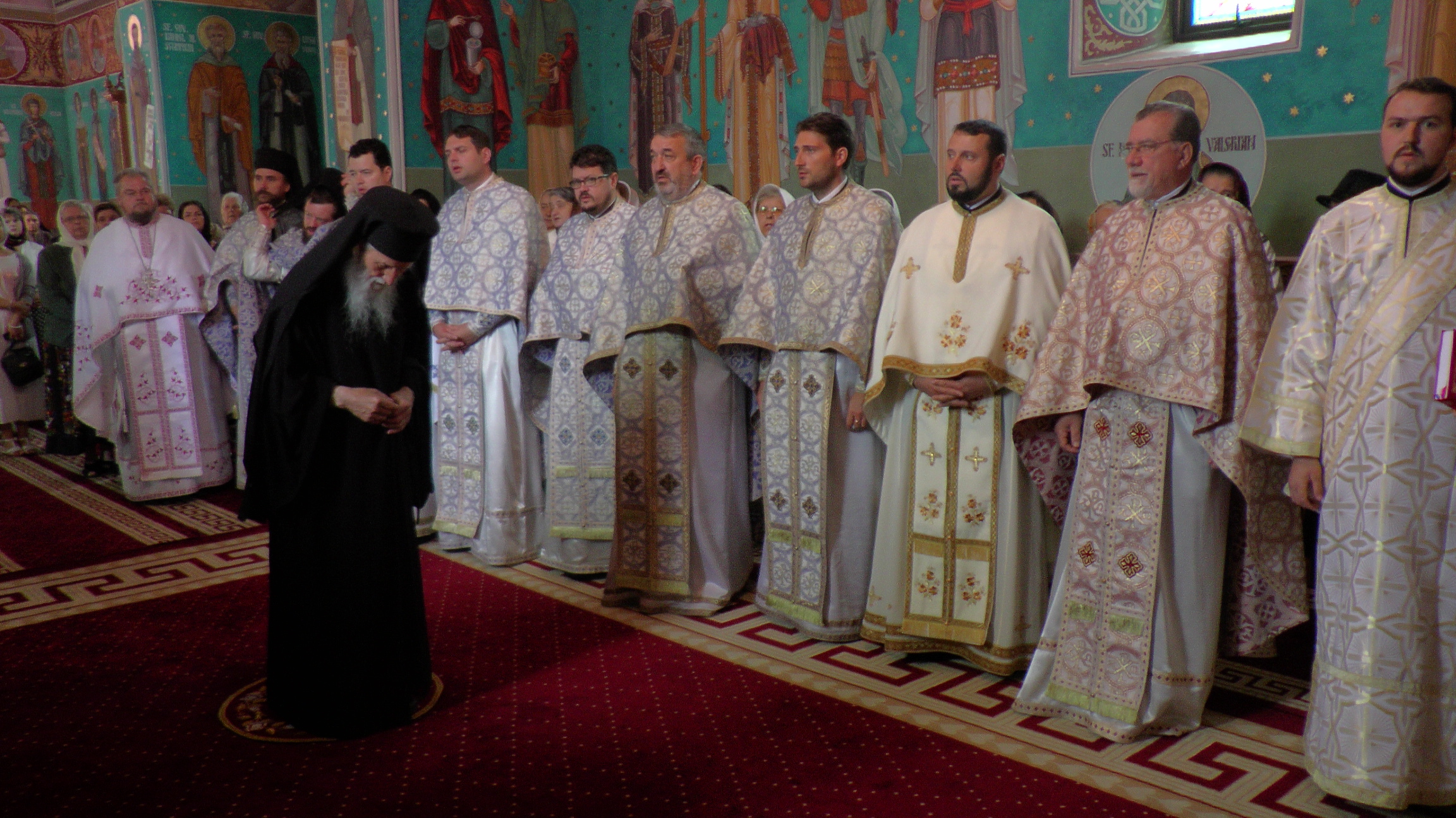 IPS Arhiepiscop Pimen, la prăznuirea Sfântului Ierarh Leontie de la Rădăuți: „Cine-L părăseşte pe Dumnezeu uită şi de semeni”