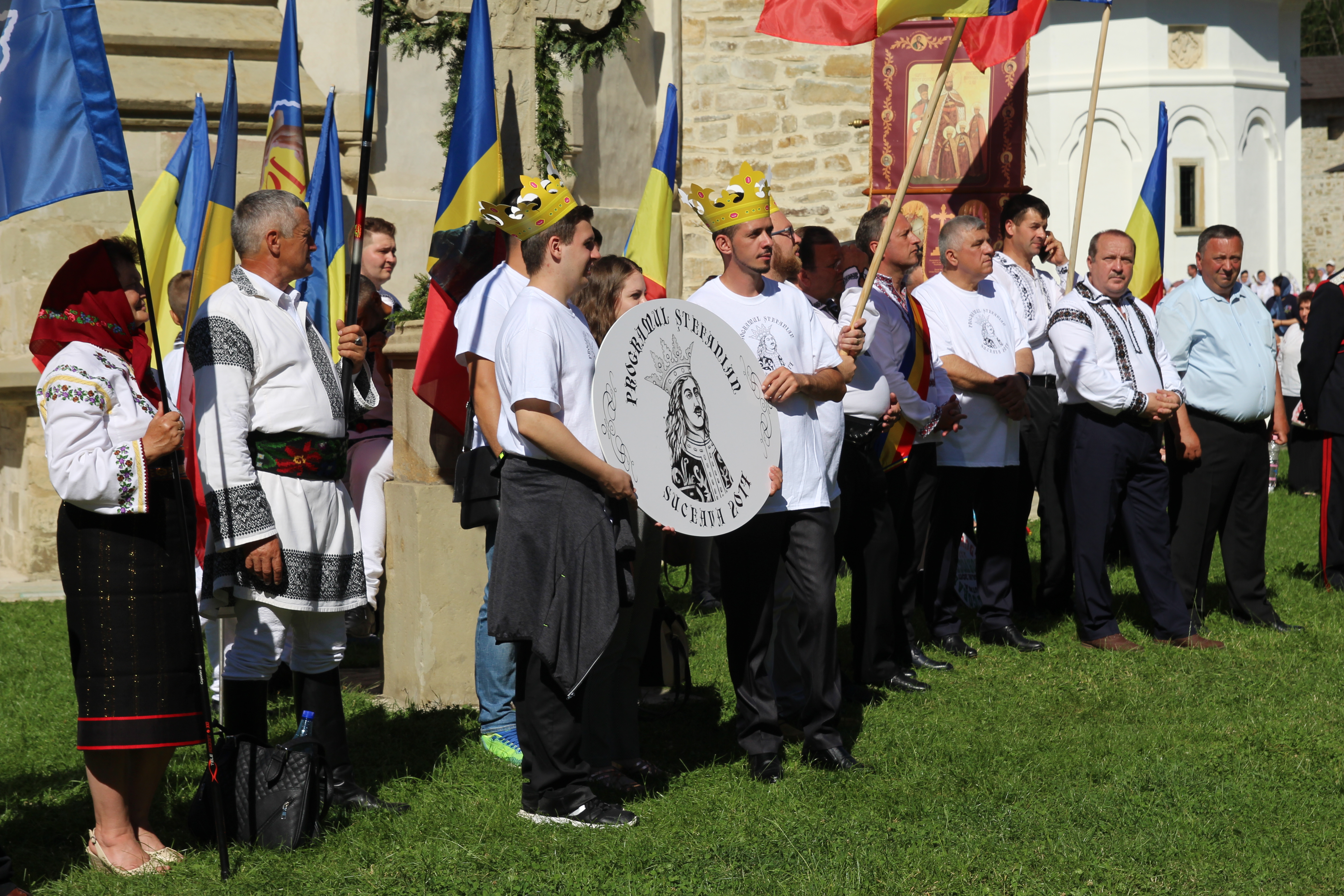 Sărbătoare la Putna: mii de pelerini l-au cinstit pe Binecredinciosul Voievod Ștefan cel Mare și Sfânt