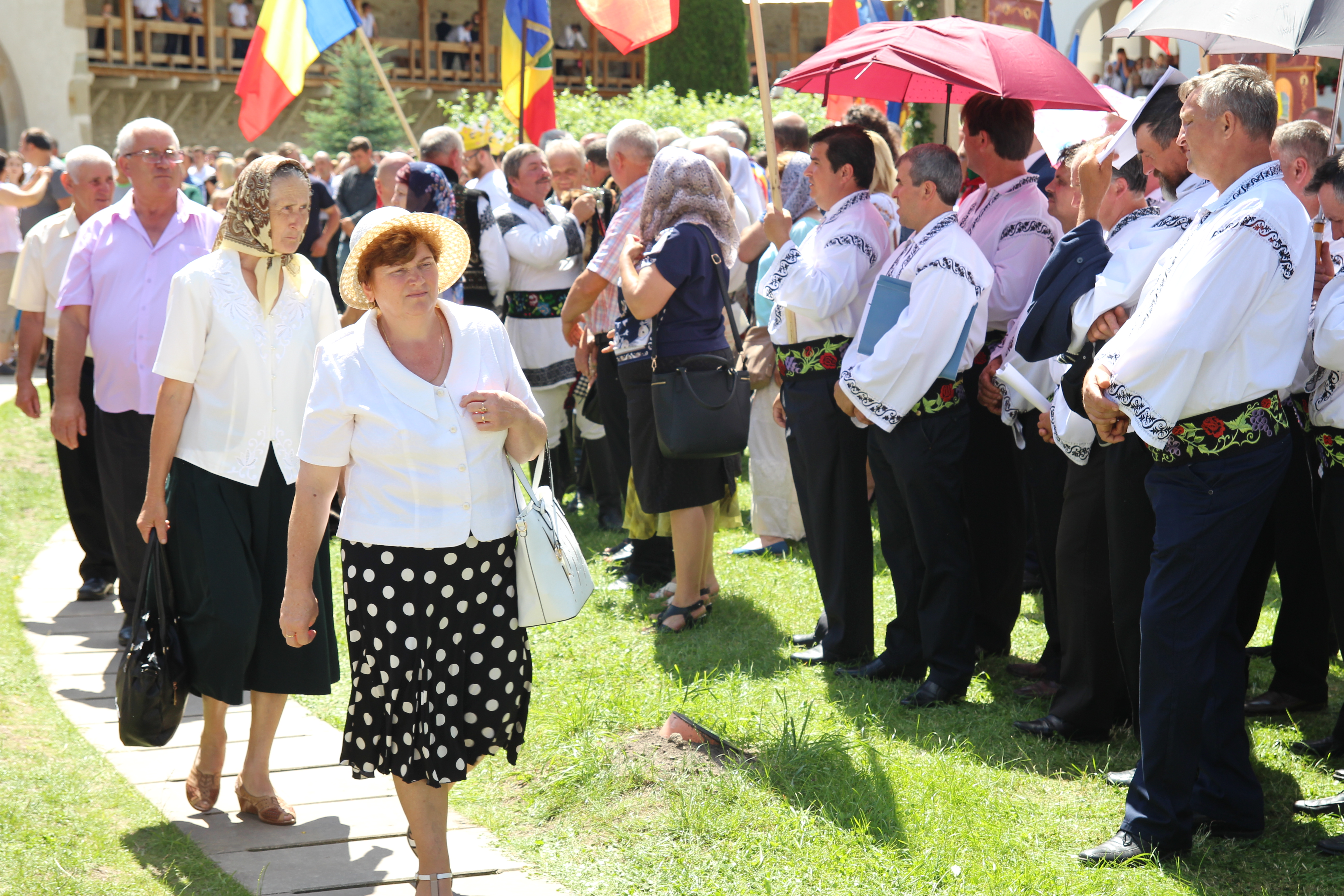 Sărbătoare la Putna: mii de pelerini l-au cinstit pe Binecredinciosul Voievod Ștefan cel Mare și Sfânt