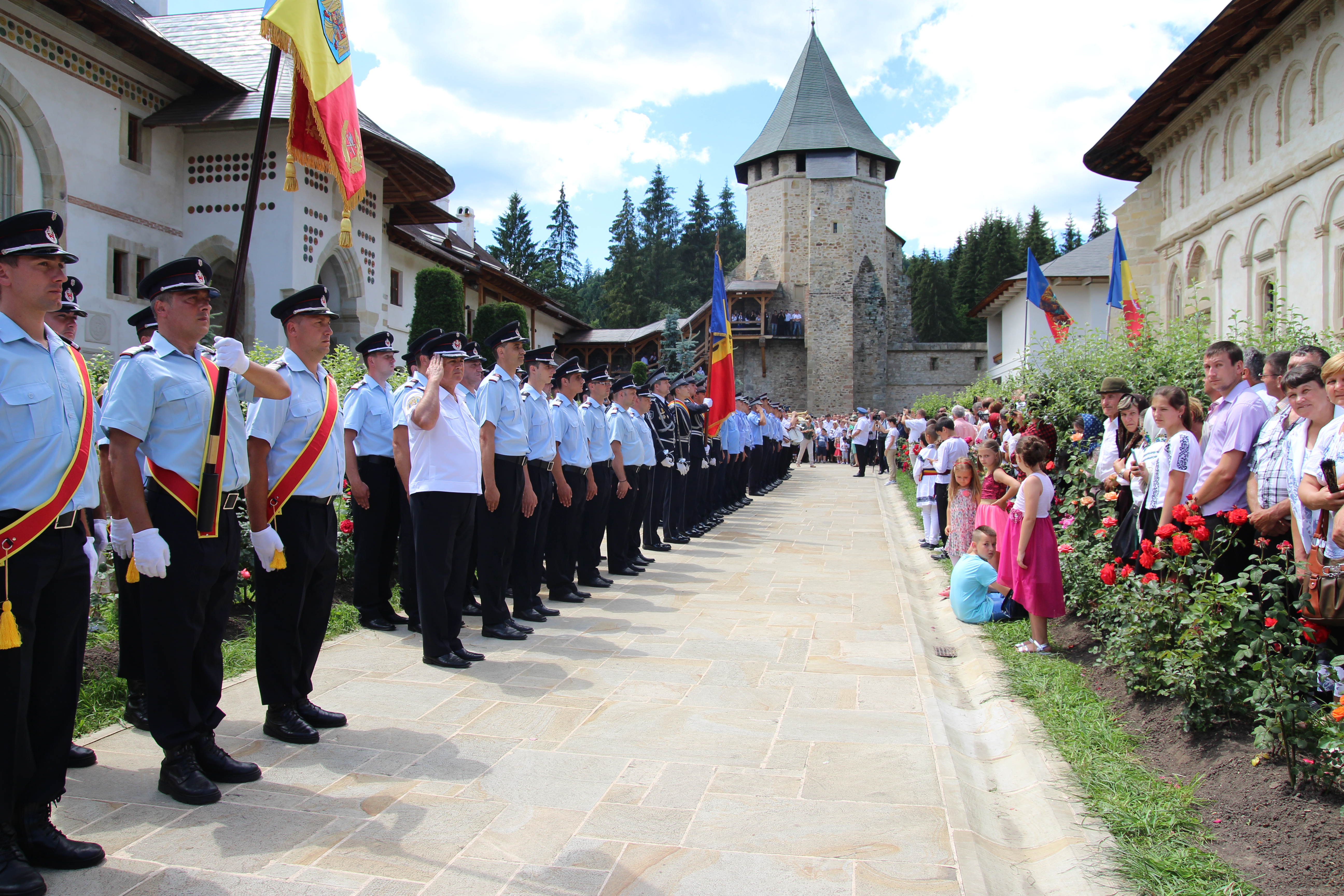 Sărbătoare la Putna: mii de pelerini l-au cinstit pe Binecredinciosul Voievod Ștefan cel Mare și Sfânt