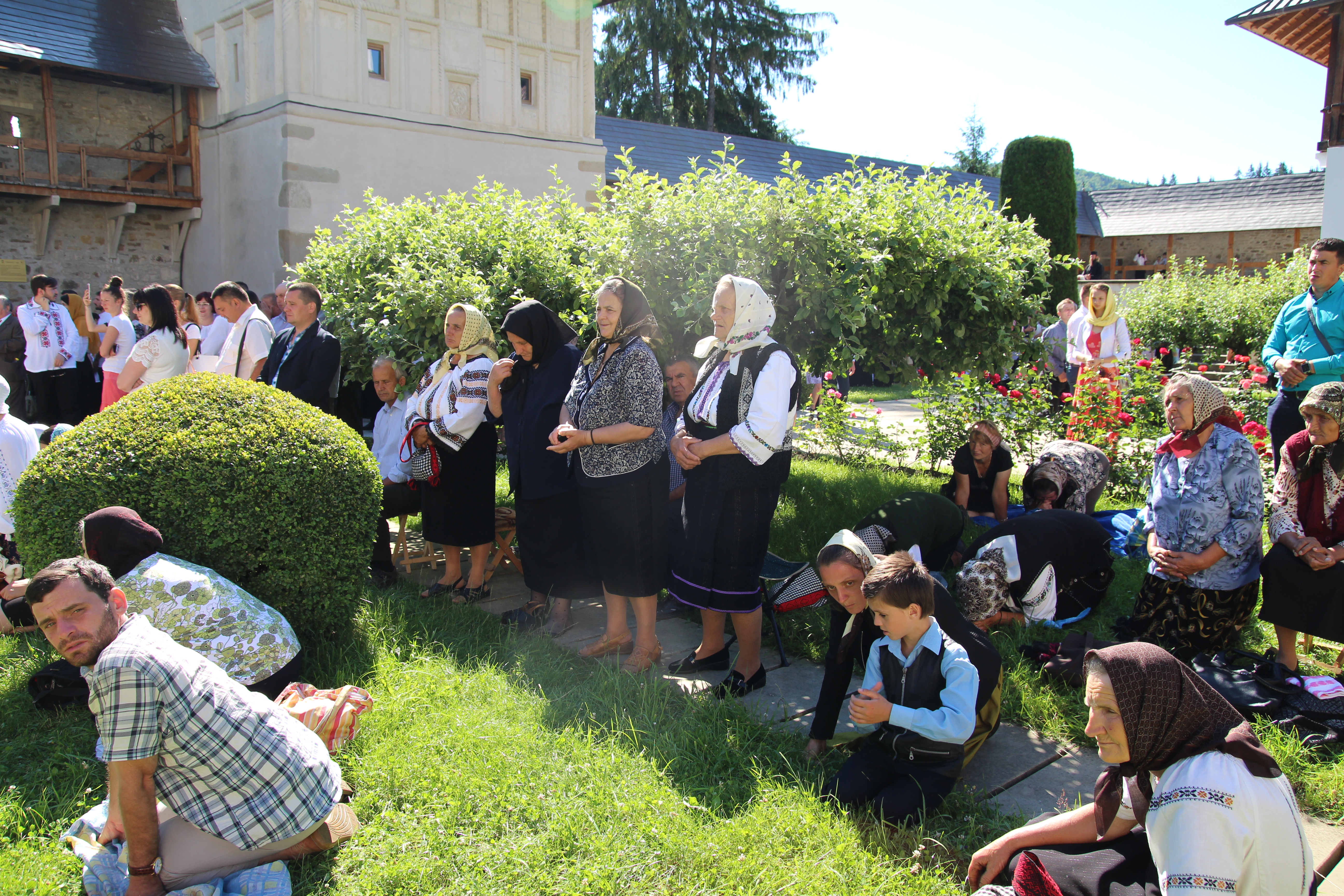 Sărbătoare la Putna: mii de pelerini l-au cinstit pe Binecredinciosul Voievod Ștefan cel Mare și Sfânt