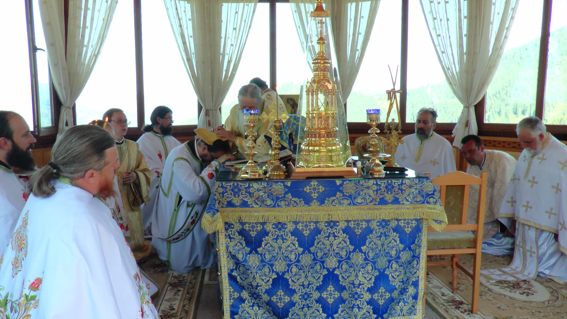 Liturghie arhierească la 1.240 de metri altitudine