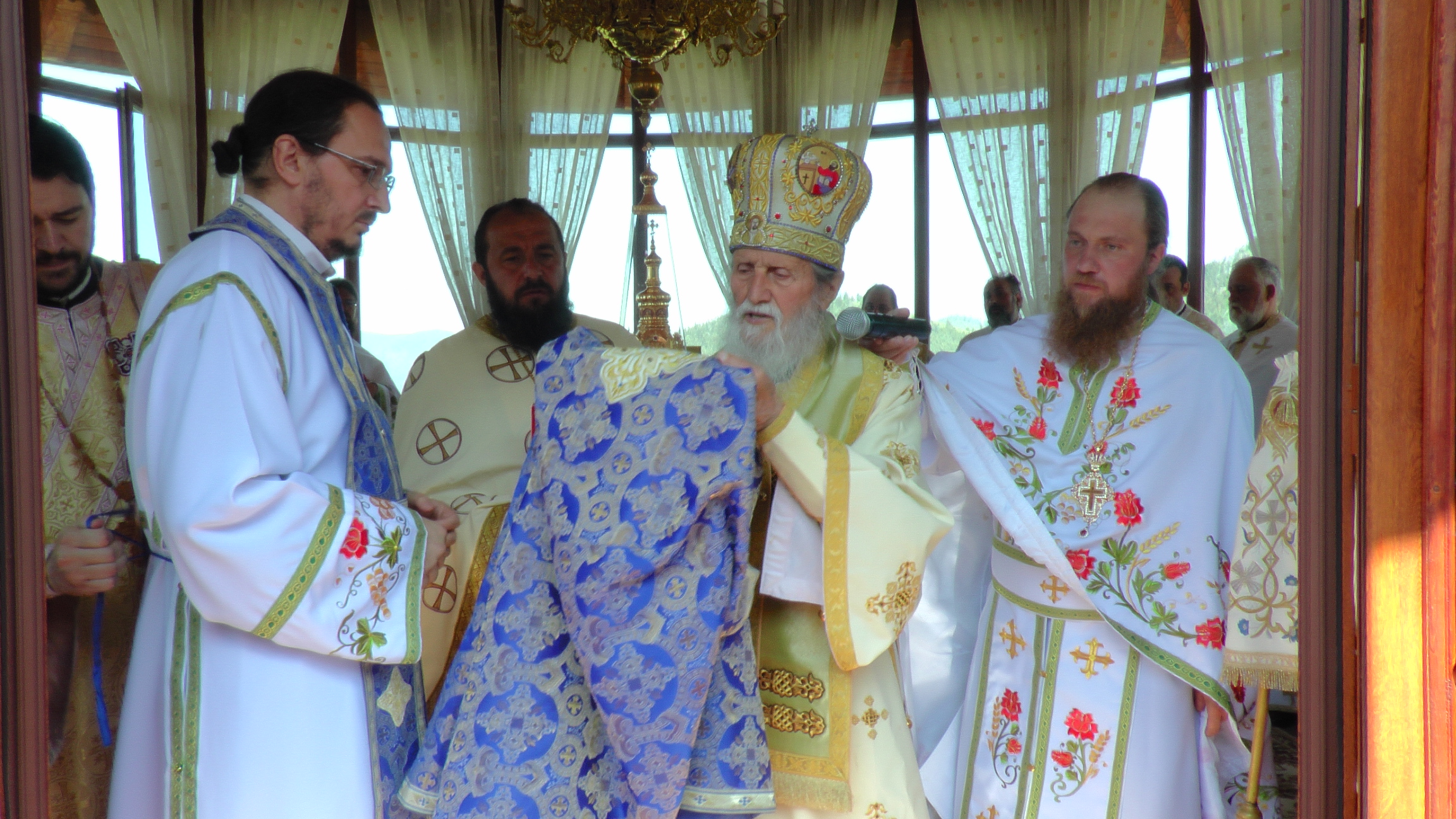 Liturghie arhierească la 1.240 de metri altitudine