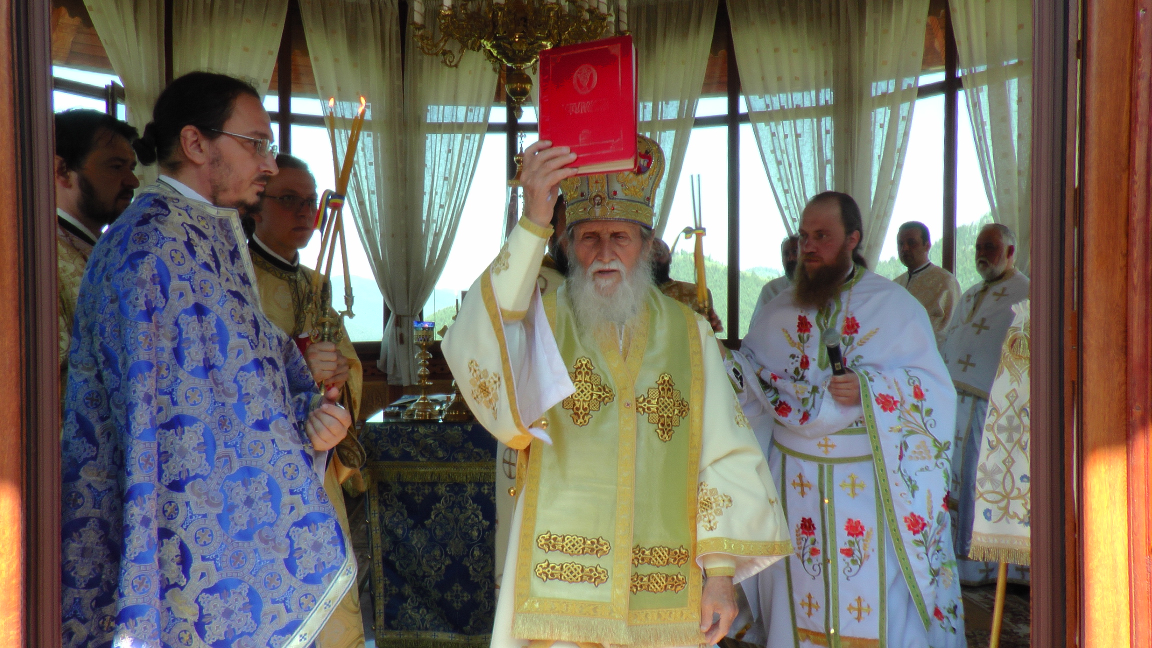 Liturghie arhierească la 1.240 de metri altitudine