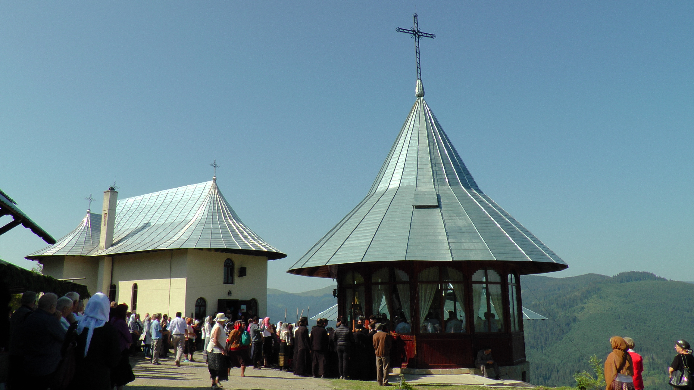 Liturghie arhierească la 1.240 de metri altitudine