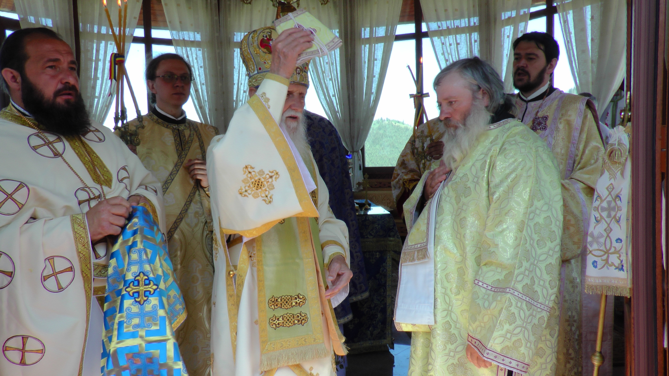 Liturghie arhierească la 1.240 de metri altitudine