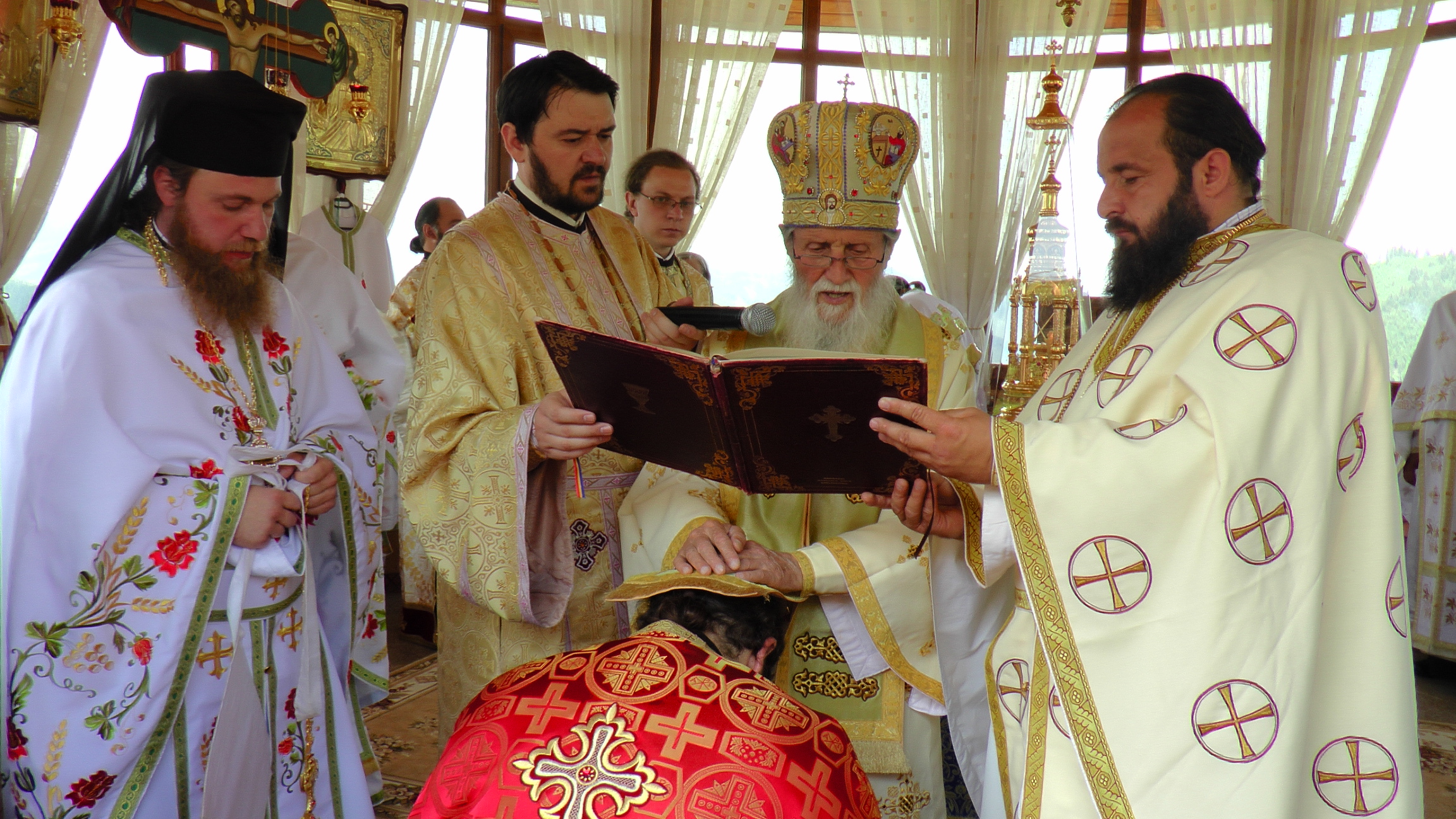 Liturghie arhierească la 1.240 de metri altitudine