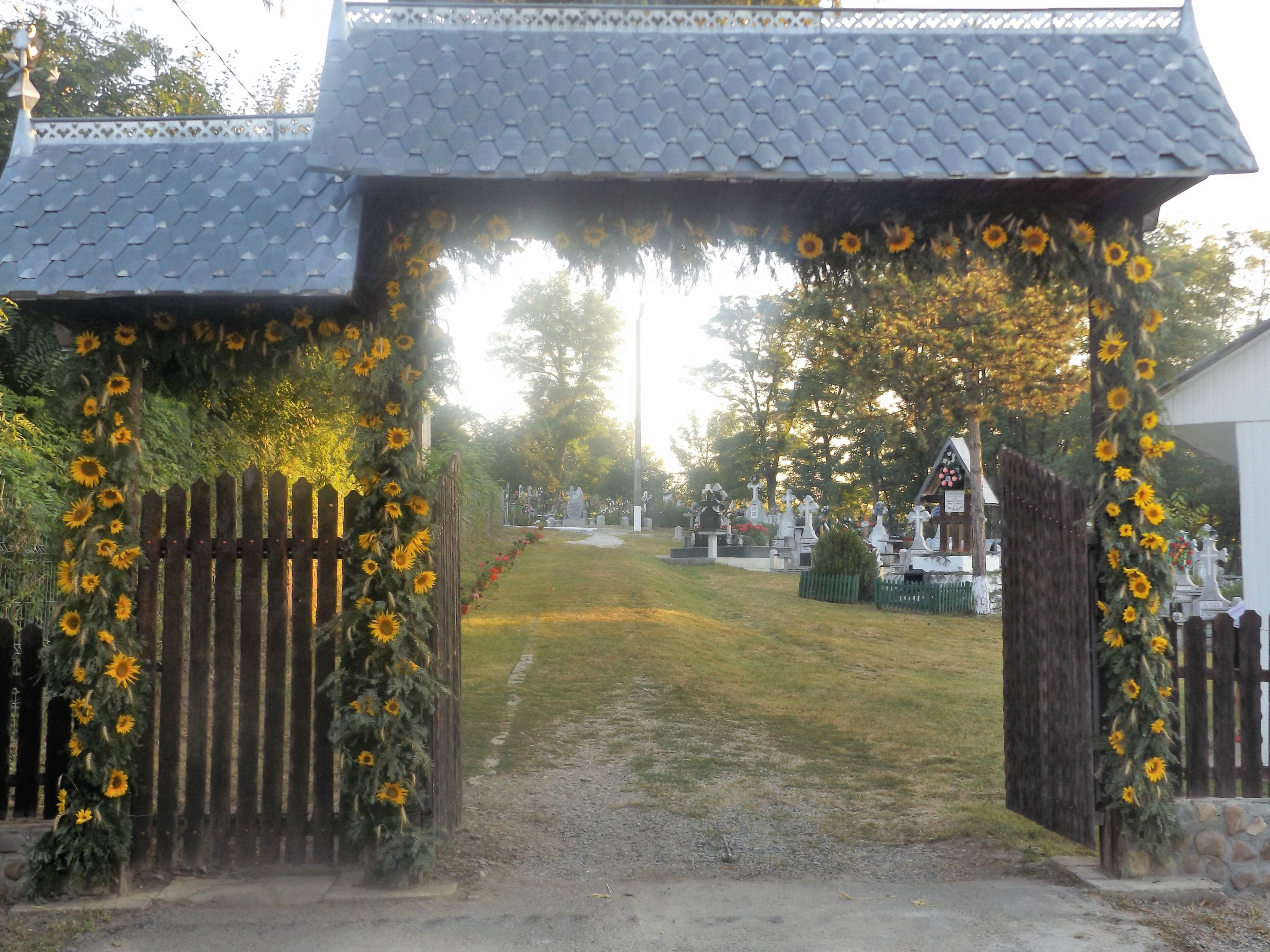Liturghie arhierească şi sfinţire de casă parohială la Hilişeu Horia Liturghie arhierească şi sfinţire de casă parohială la Hilişeu Horia