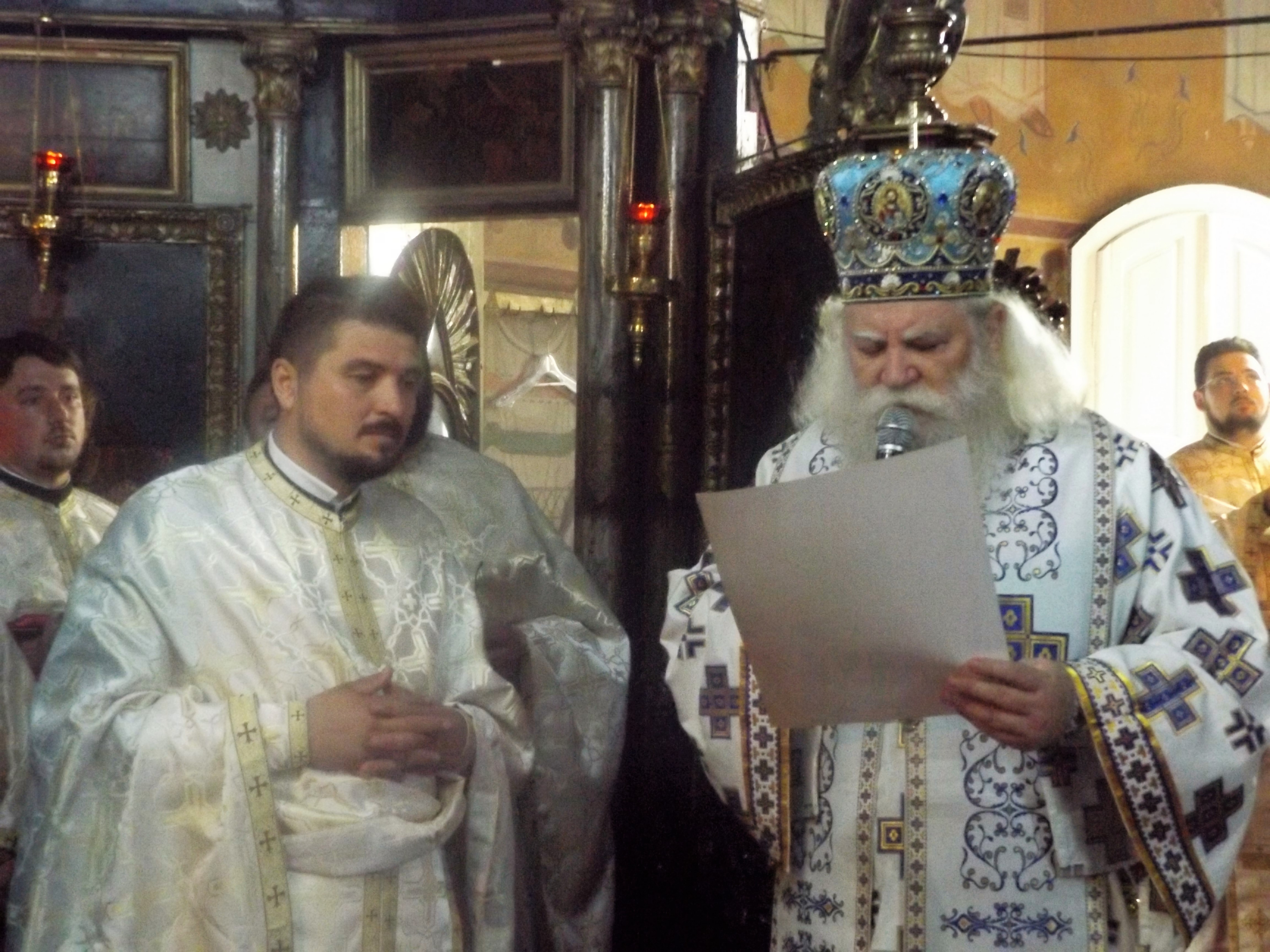 Liturghie arhierească şi sfinţire de casă parohială la Hilişeu Horia Liturghie arhierească şi sfinţire de casă parohială la Hilişeu Horia