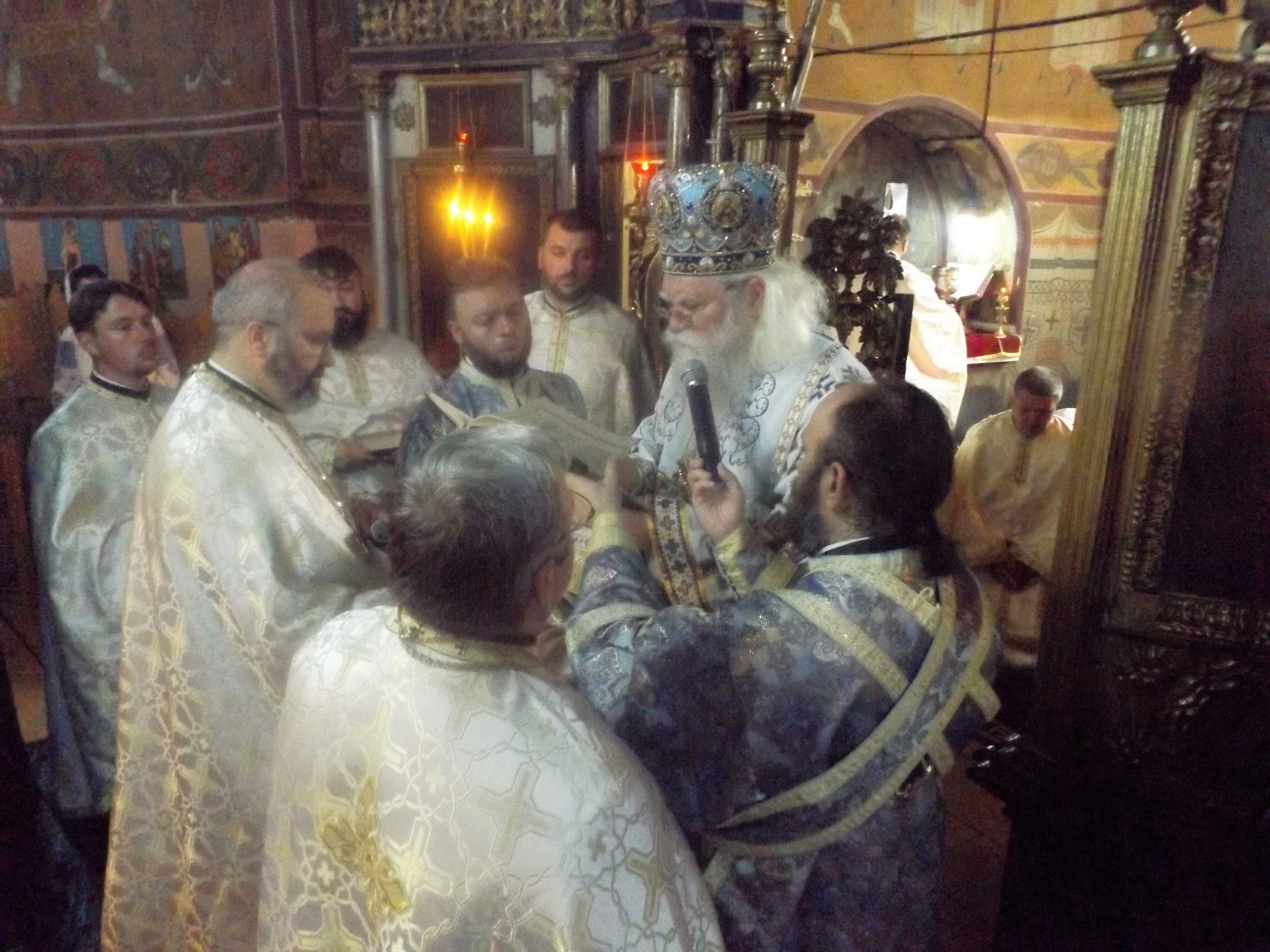 Liturghie arhierească şi sfinţire de casă parohială la Hilişeu Horia Liturghie arhierească şi sfinţire de casă parohială la Hilişeu Horia
