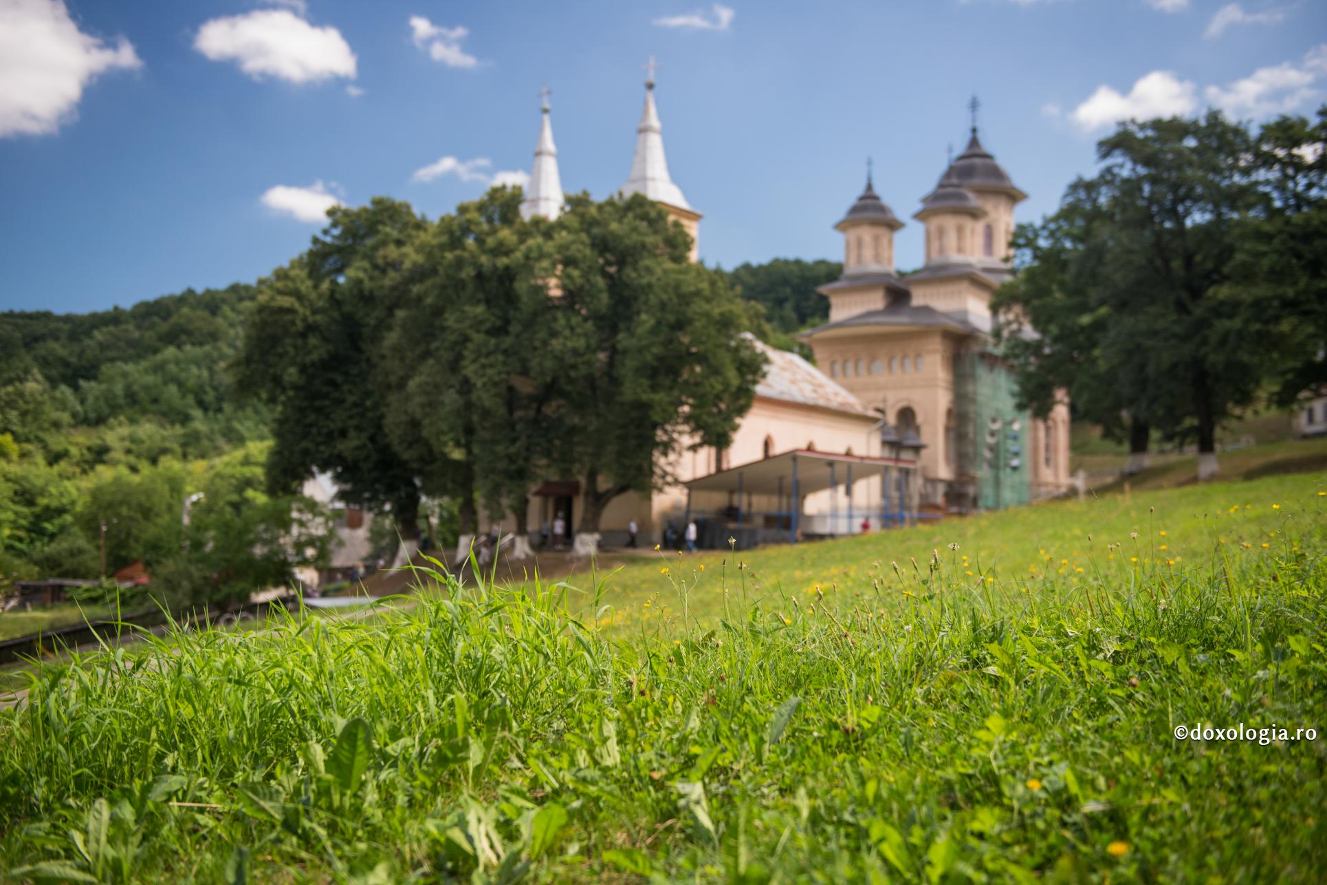 Viața în mănăstire este rânduită după modelul vieții lui Hristos