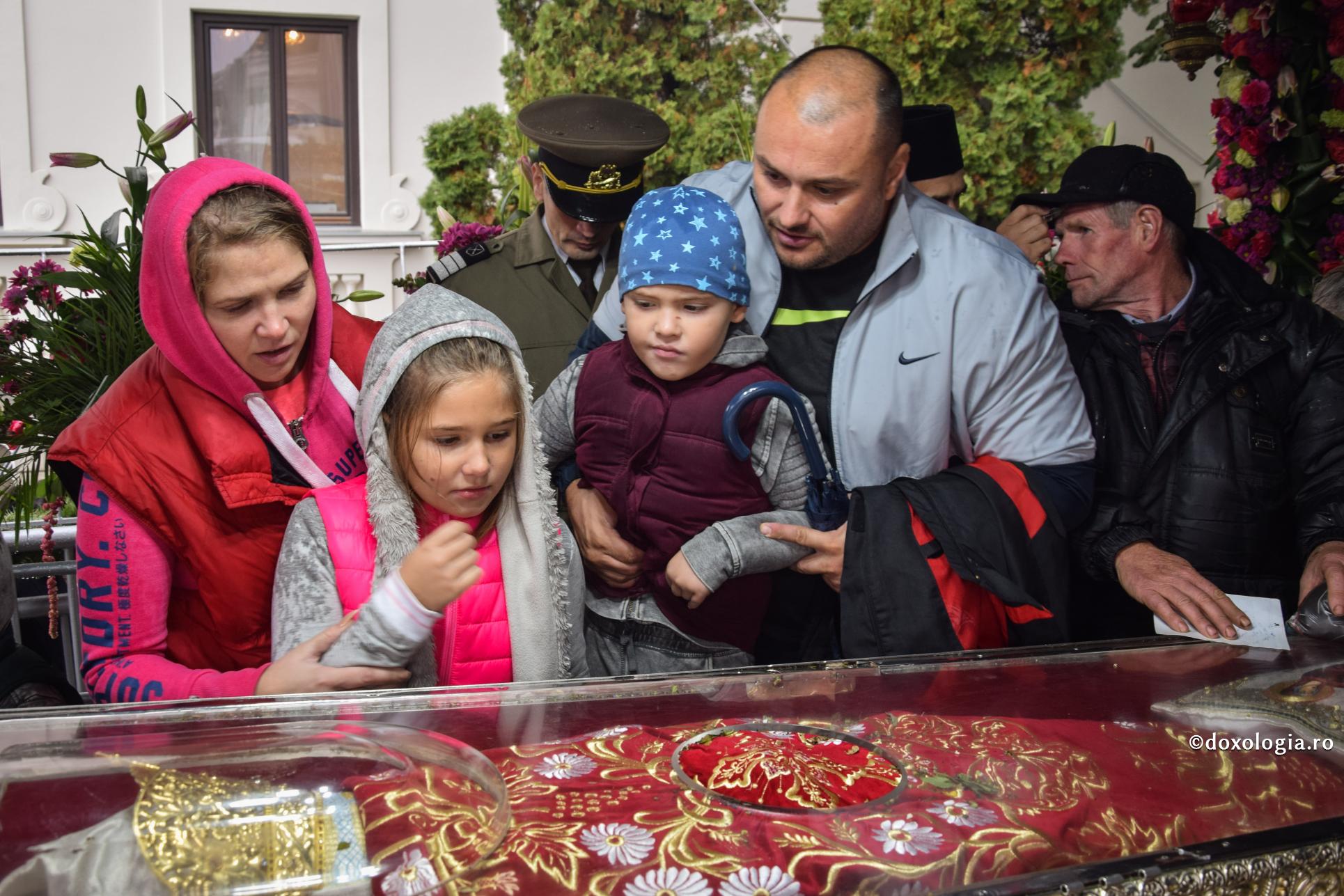 pelerini la hramul Sfintei Parascheva