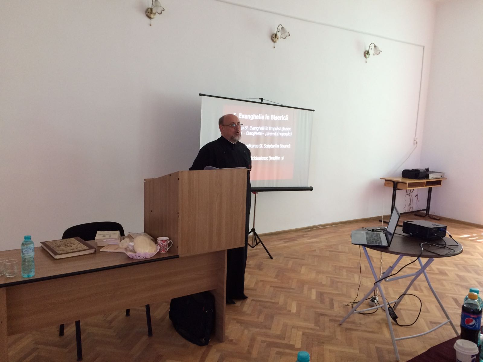 Trei noi posturi didactice la Facultatea de Teologie Ortodoxă „Dumitru Stăniloae” din Iaşi