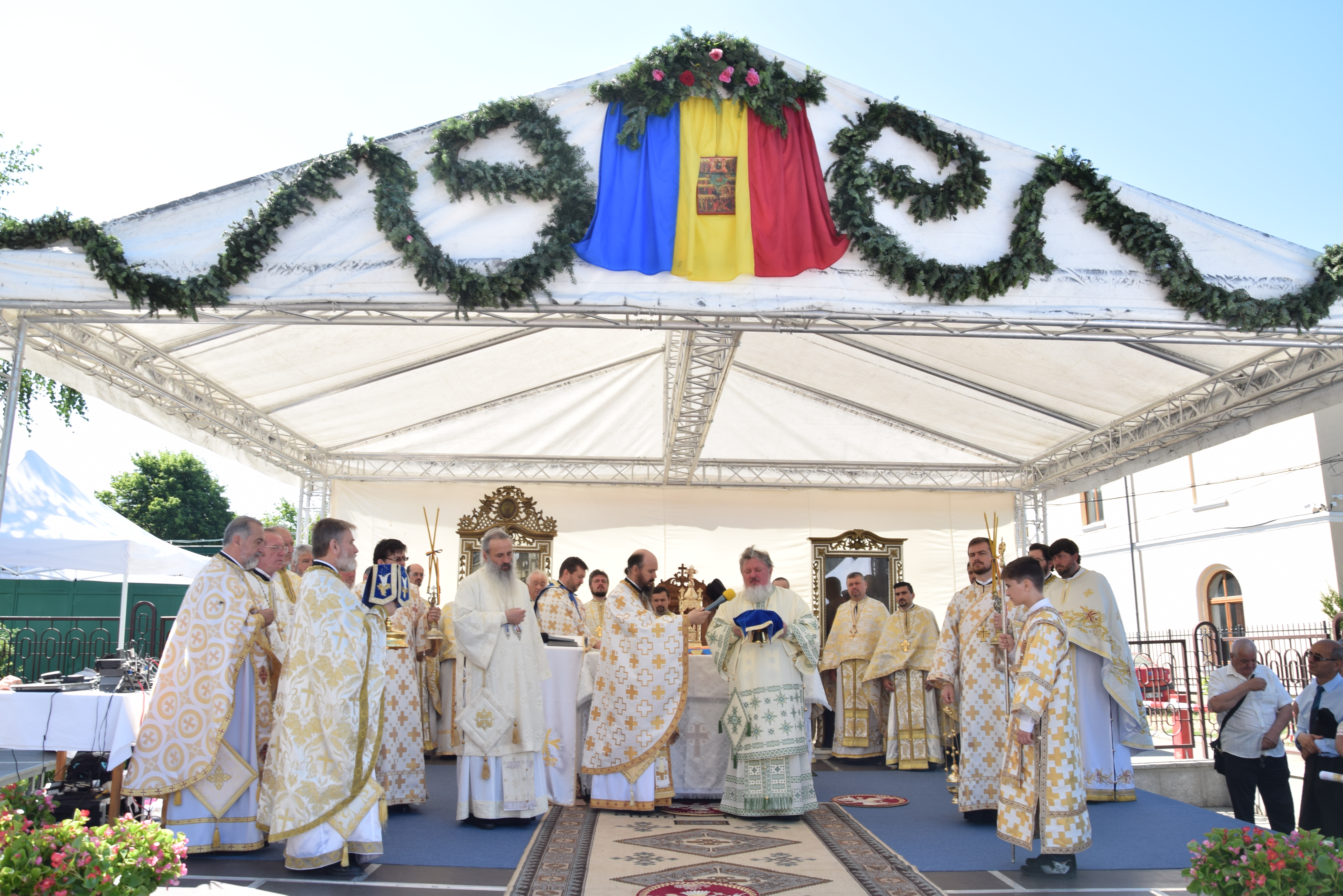 Pictura interioară a Bisericii Banu din Iași, resfințită de 2 ierarhi