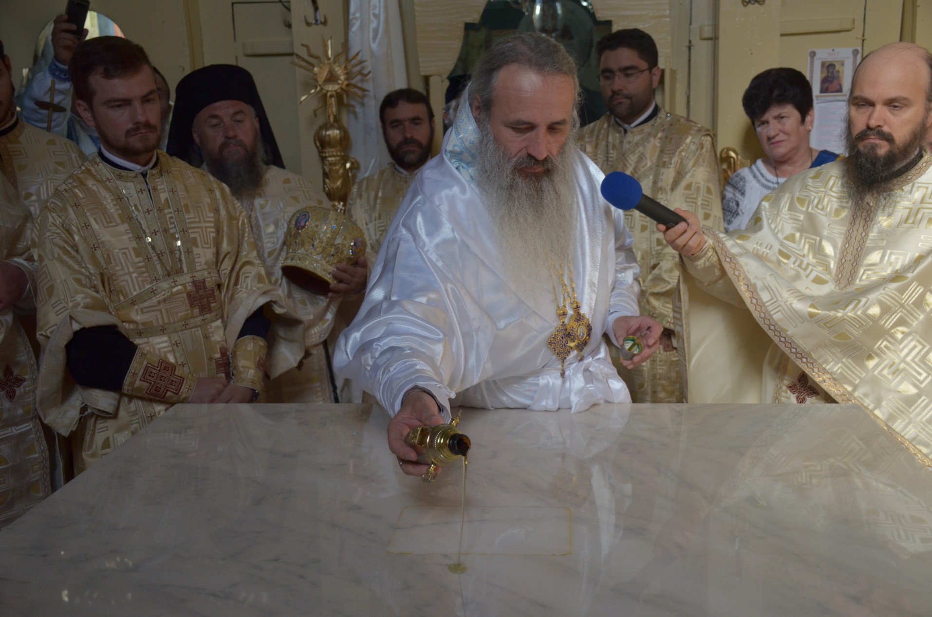 Schitul din „Poiana liniştii”, resfinţit de IPS Mitropolit Teofan