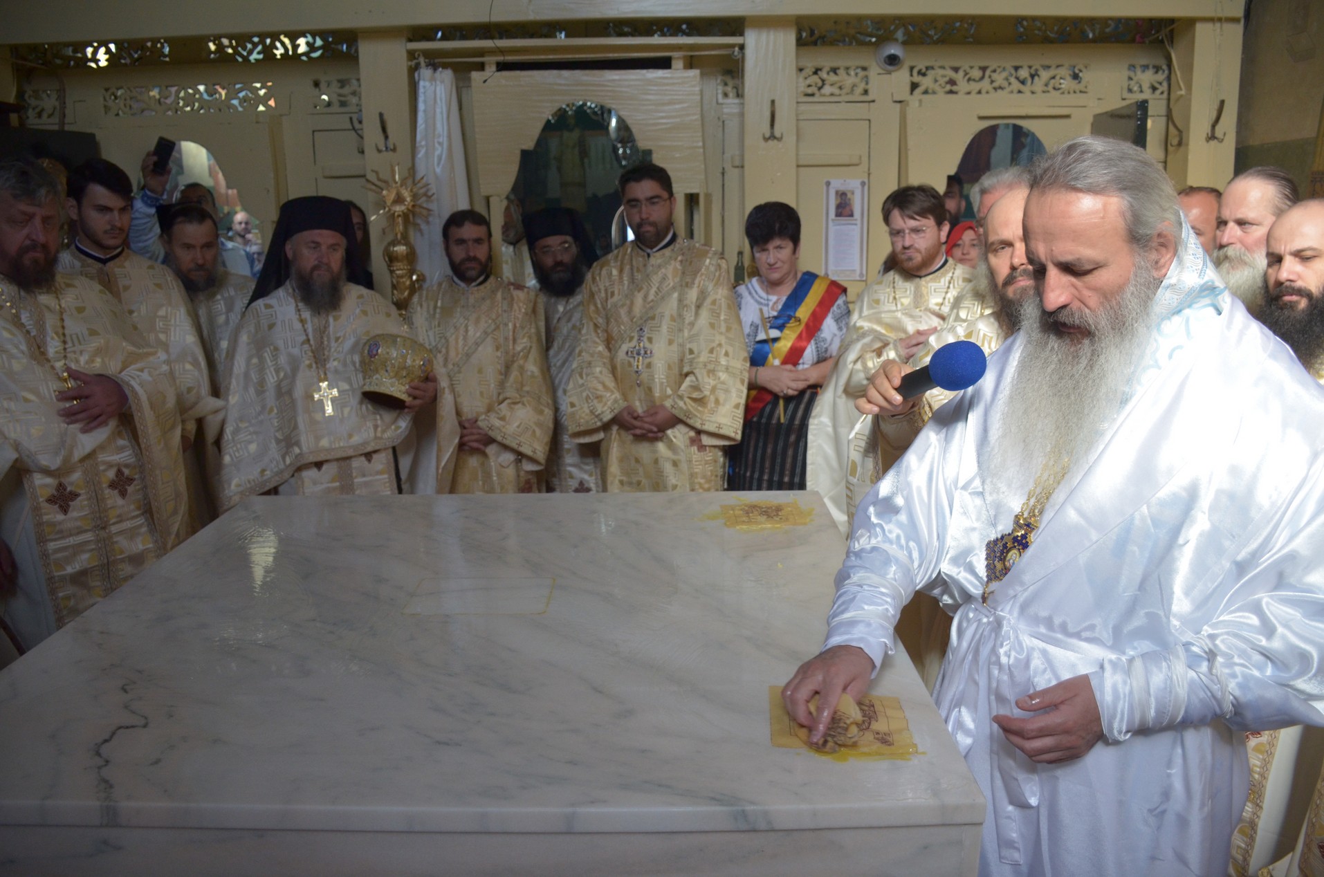 Schitul din „Poiana liniştii”, resfinţit de IPS Mitropolit Teofan