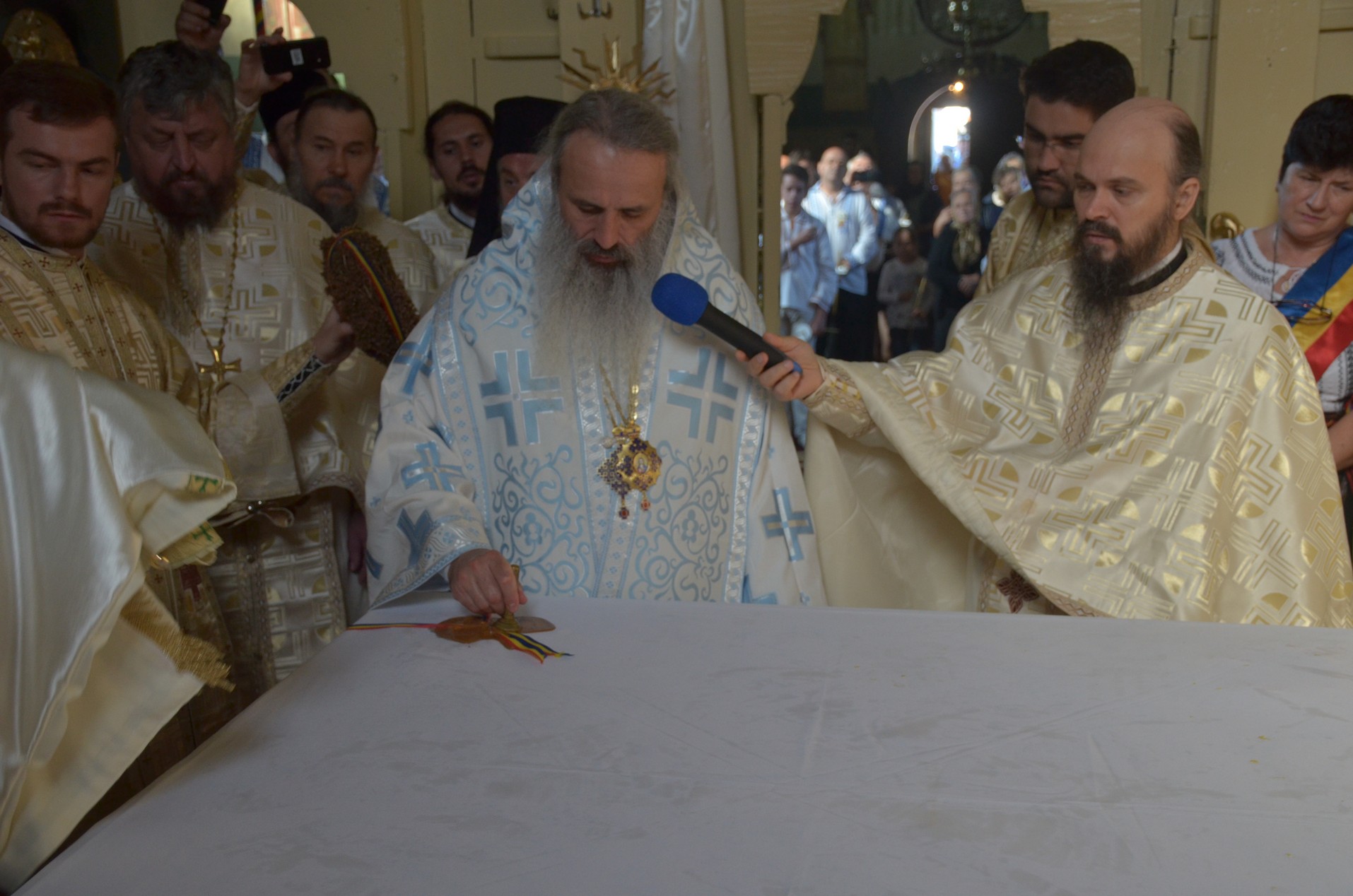 Schitul din „Poiana liniştii”, resfinţit de IPS Mitropolit Teofan