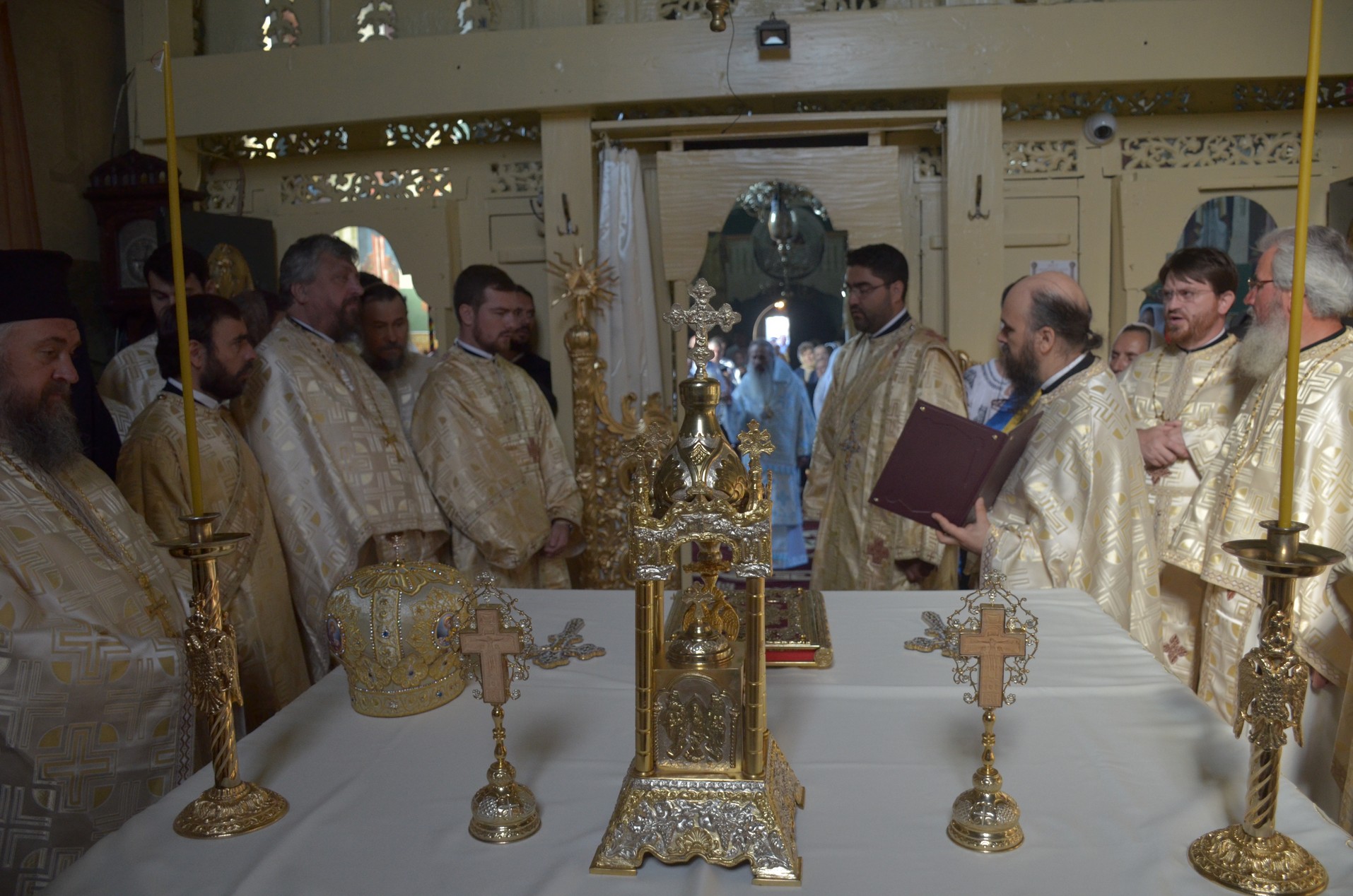 Schitul din „Poiana liniştii”, resfinţit de IPS Mitropolit Teofan