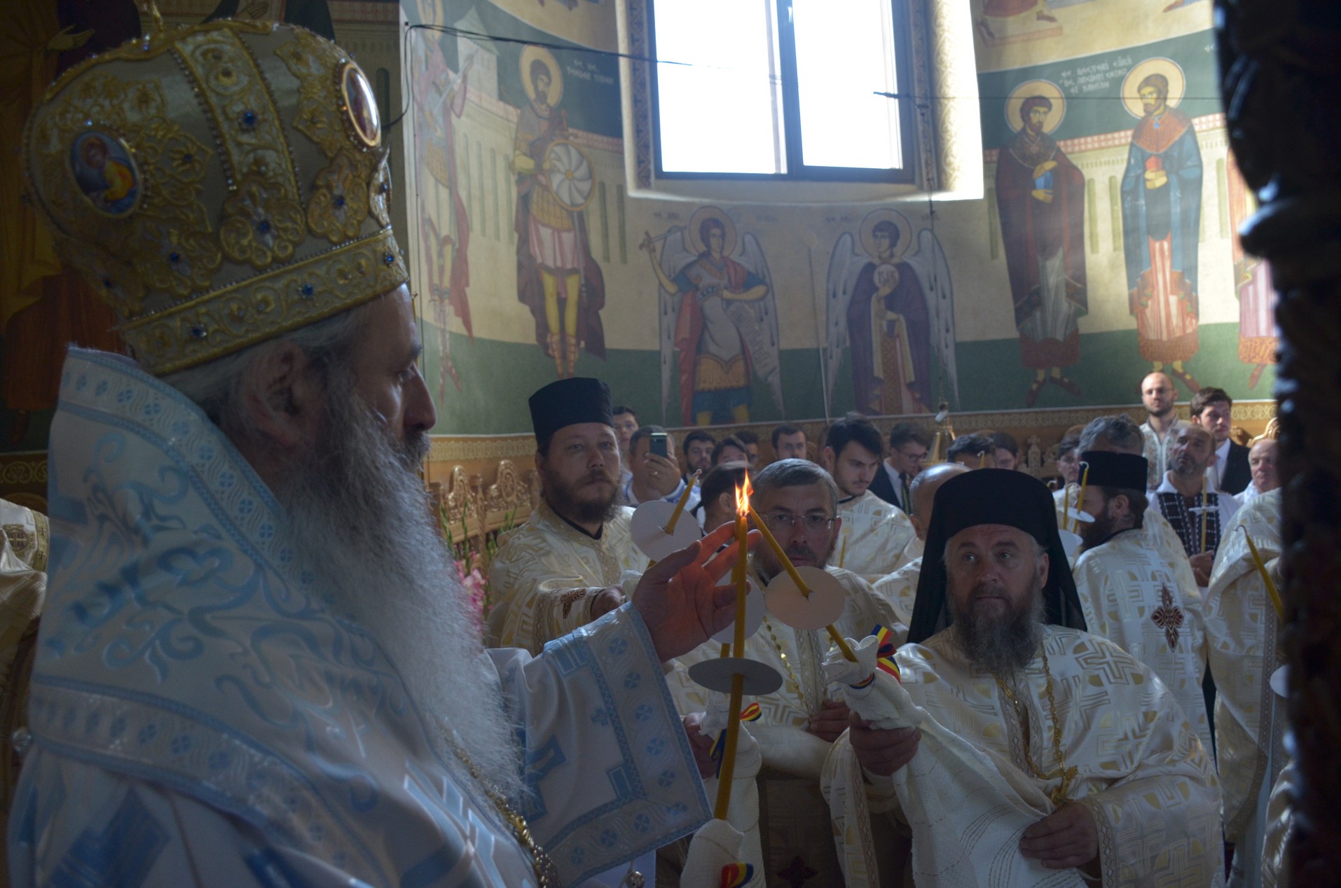 Schitul din „Poiana liniştii”, resfinţit de IPS Mitropolit Teofan