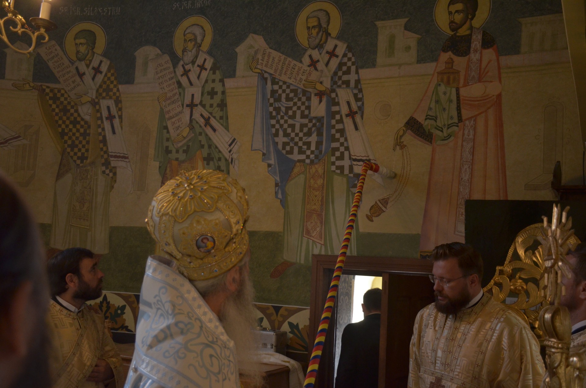 Schitul din „Poiana liniştii”, resfinţit de IPS Mitropolit Teofan