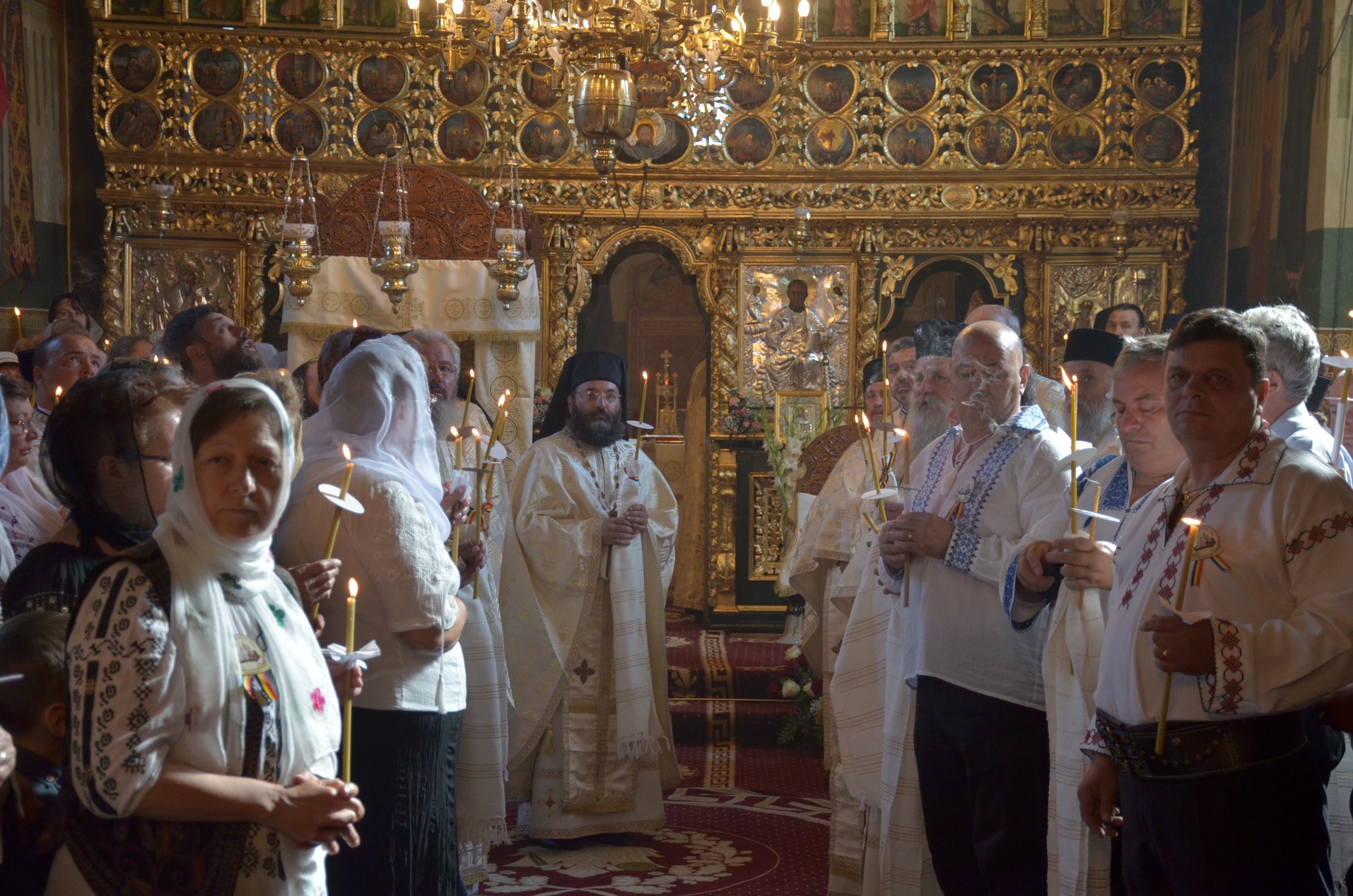 Schitul din „Poiana liniştii”, resfinţit de IPS Mitropolit Teofan