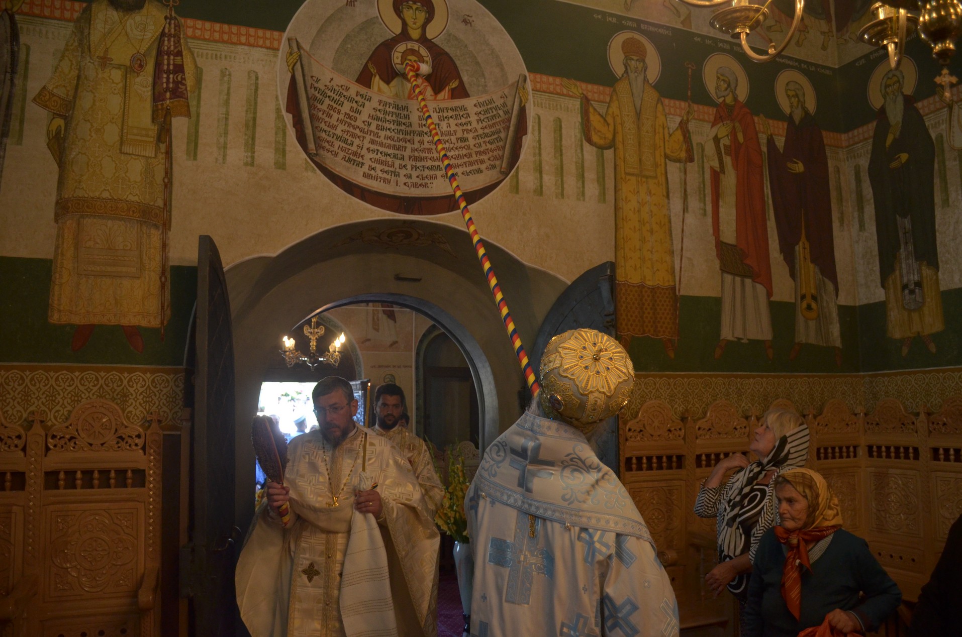 Schitul din „Poiana liniştii”, resfinţit de IPS Mitropolit Teofan