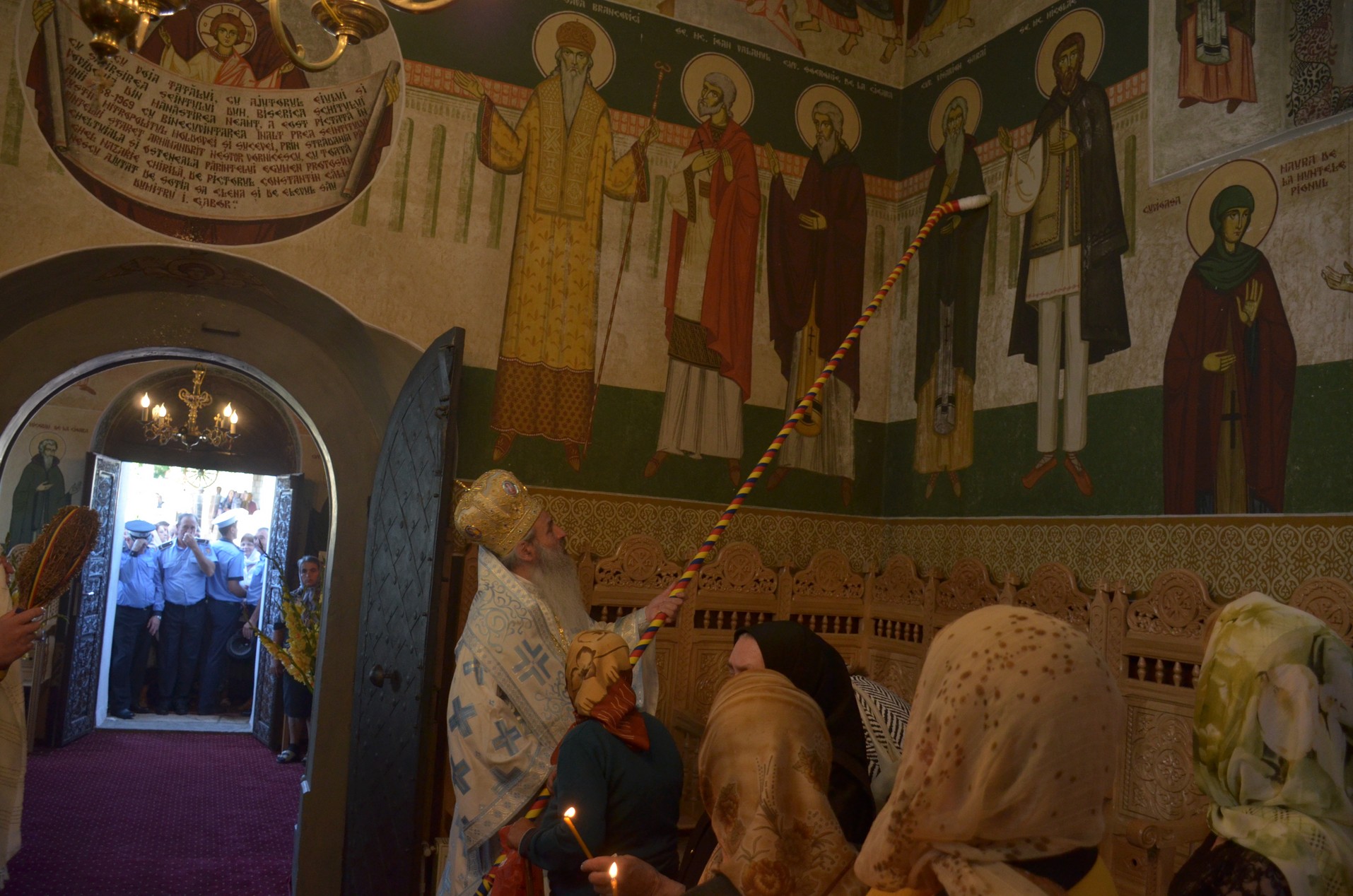 Schitul din „Poiana liniştii”, resfinţit de IPS Mitropolit Teofan