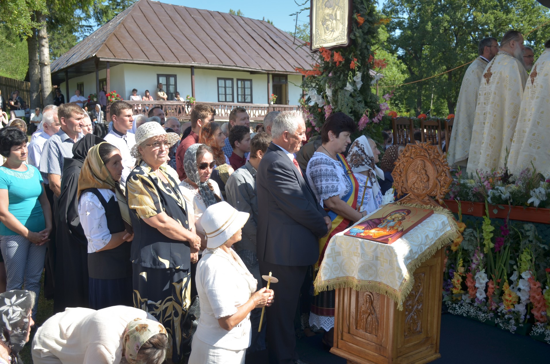 Schitul din „Poiana liniştii”, resfinţit de IPS Mitropolit Teofan