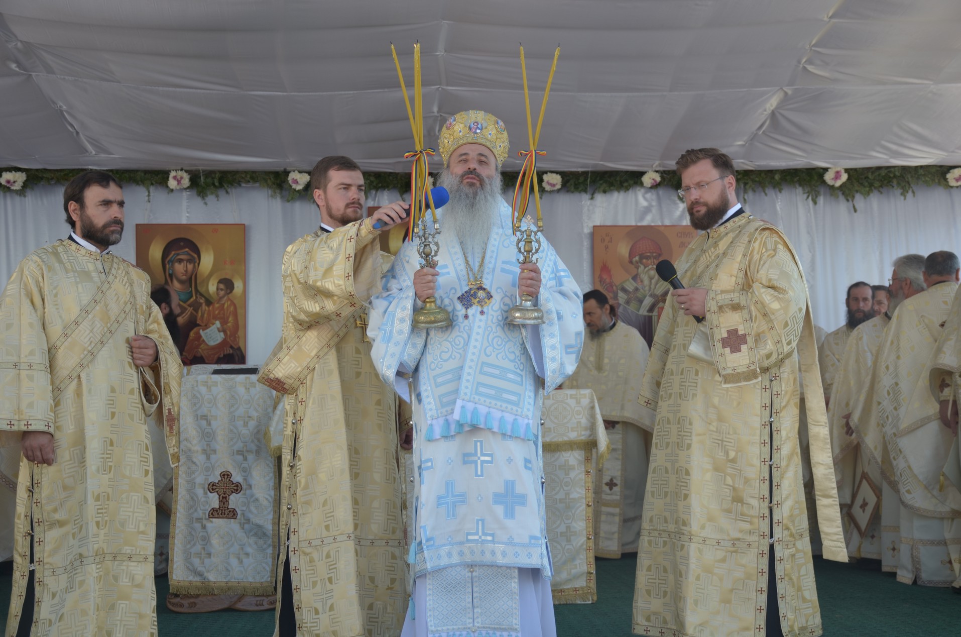 Schitul din „Poiana liniştii”, resfinţit de IPS Mitropolit Teofan