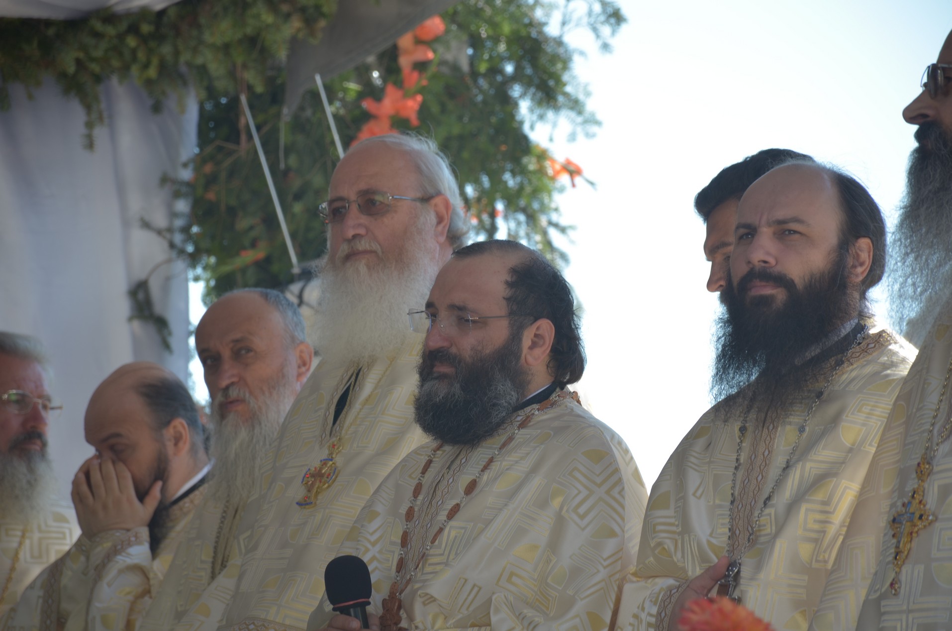 Schitul din „Poiana liniştii”, resfinţit de IPS Mitropolit Teofan