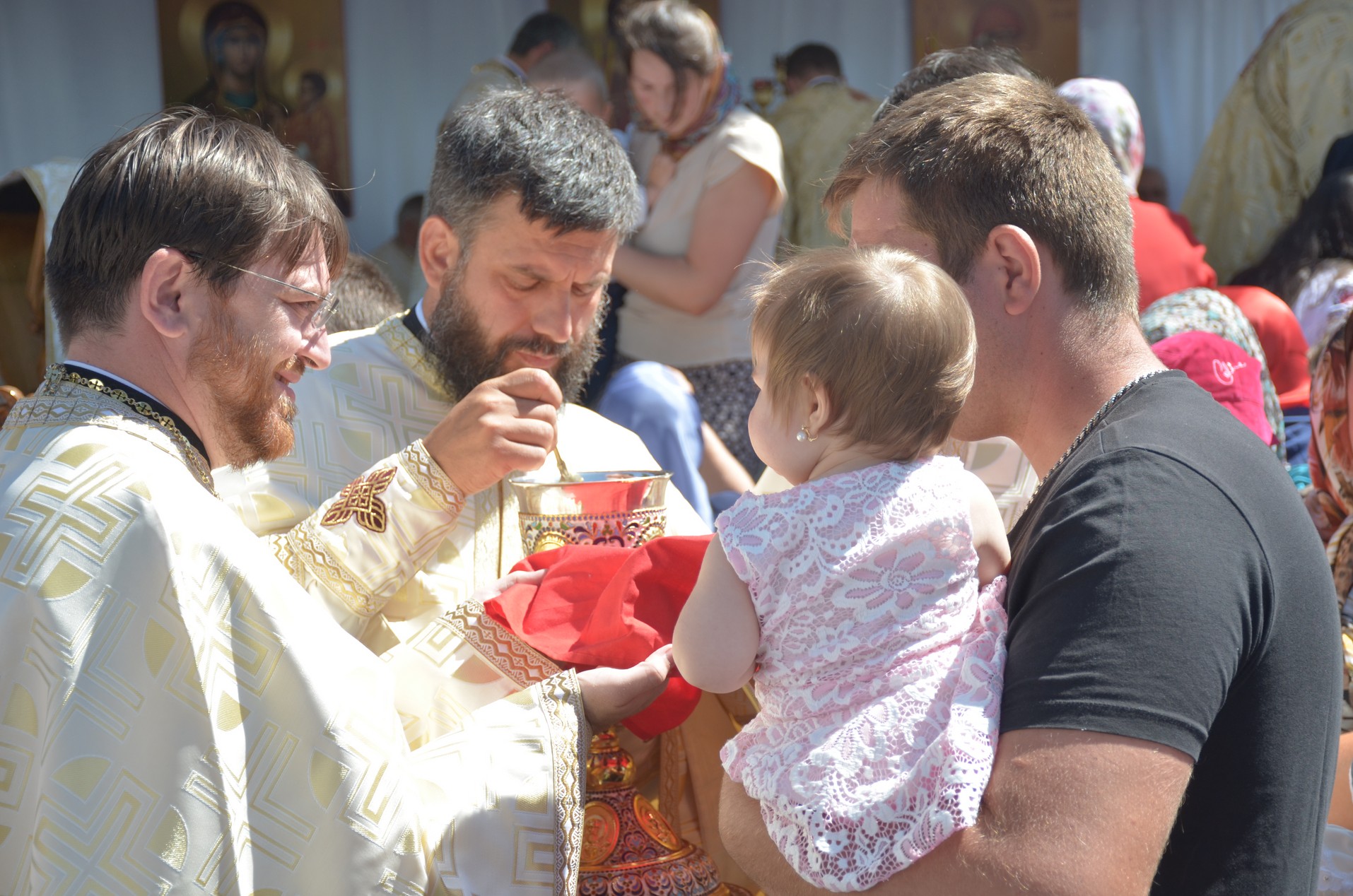 Schitul din „Poiana liniştii”, resfinţit de IPS Mitropolit Teofan