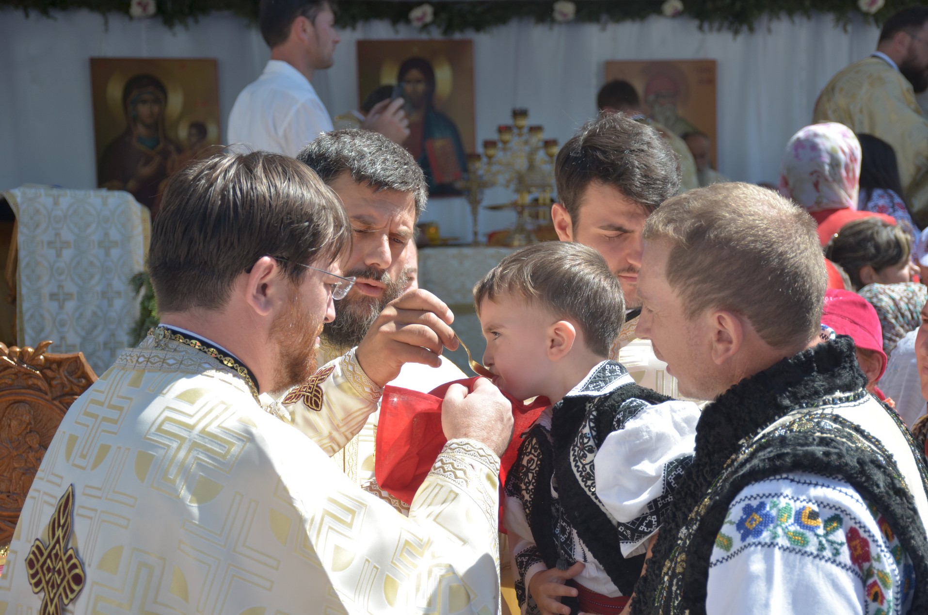 Schitul din „Poiana liniştii”, resfinţit de IPS Mitropolit Teofan