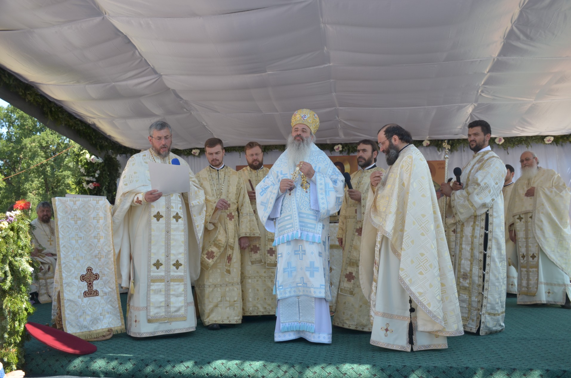 Schitul din „Poiana liniştii”, resfinţit de IPS Mitropolit Teofan