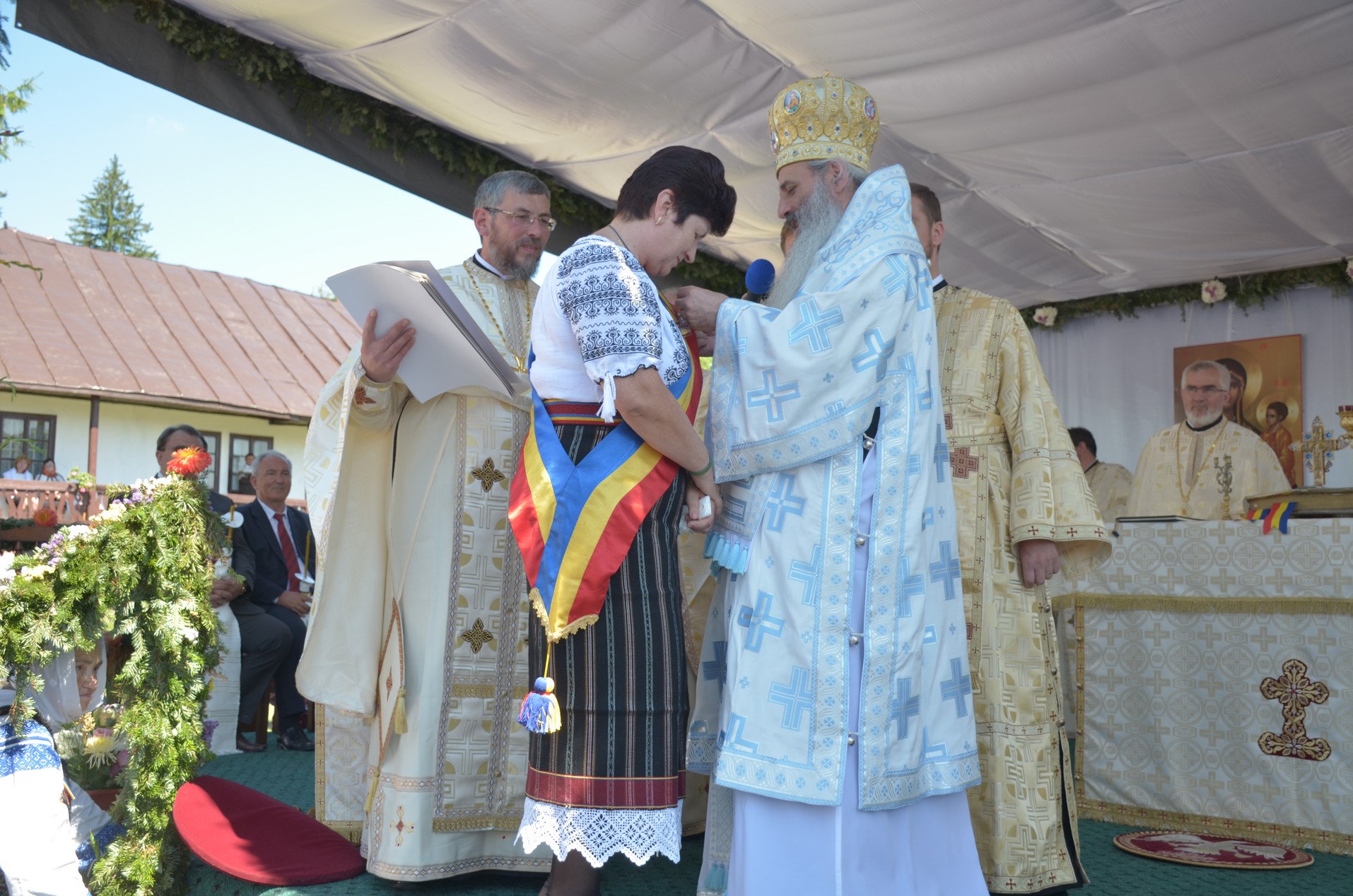 Schitul din „Poiana liniştii”, resfinţit de IPS Mitropolit Teofan