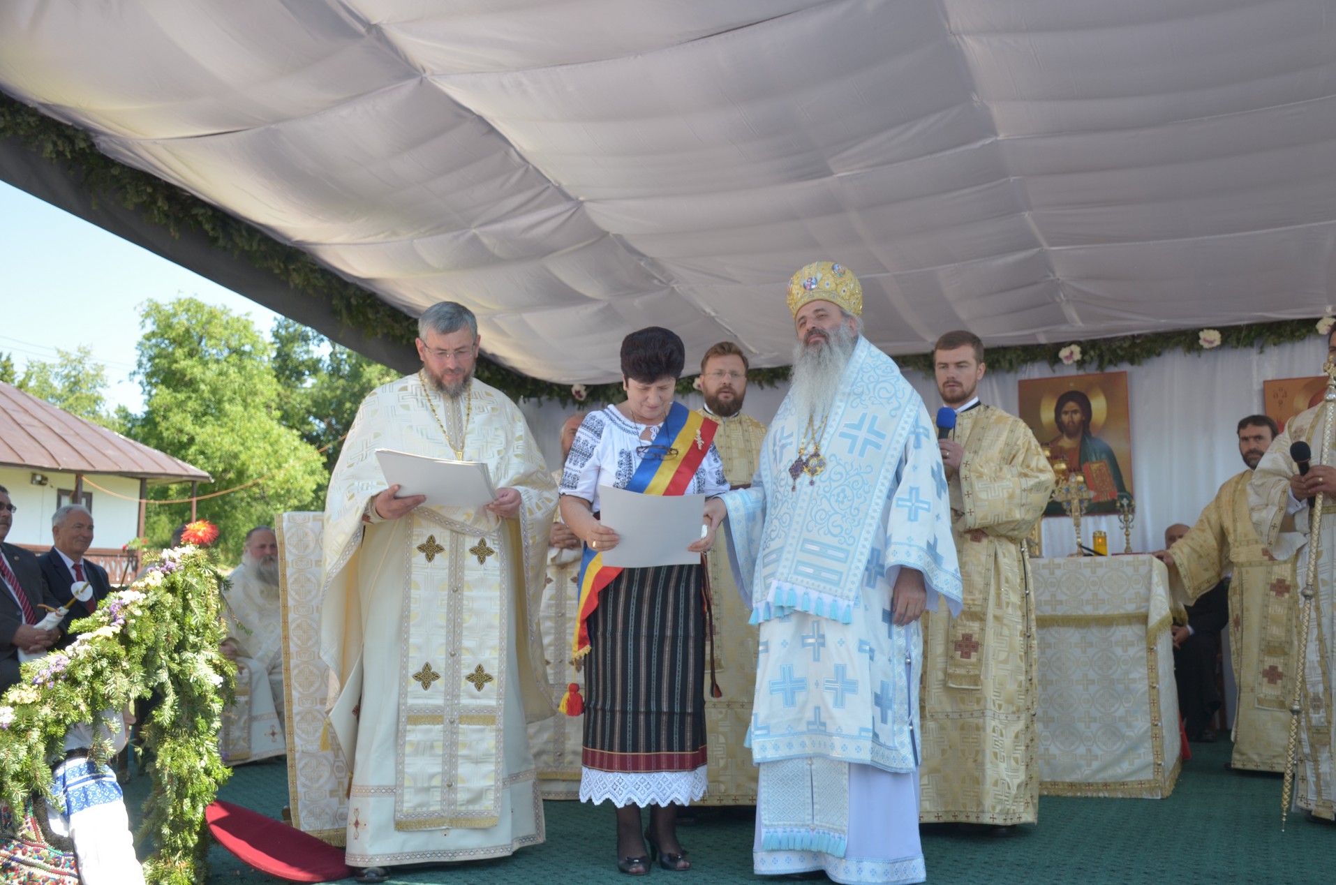 Schitul din „Poiana liniştii”, resfinţit de IPS Mitropolit Teofan