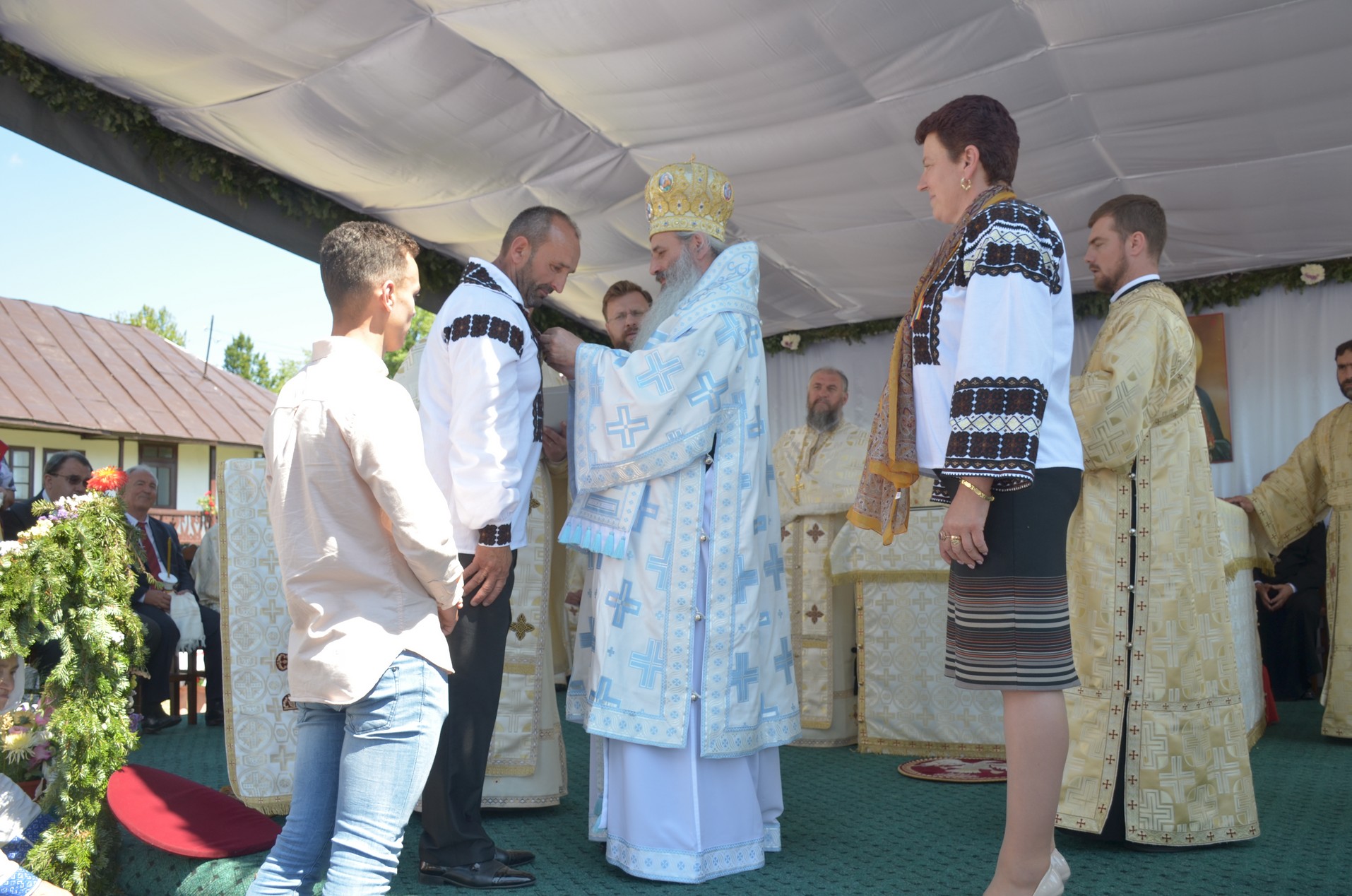 Schitul din „Poiana liniştii”, resfinţit de IPS Mitropolit Teofan