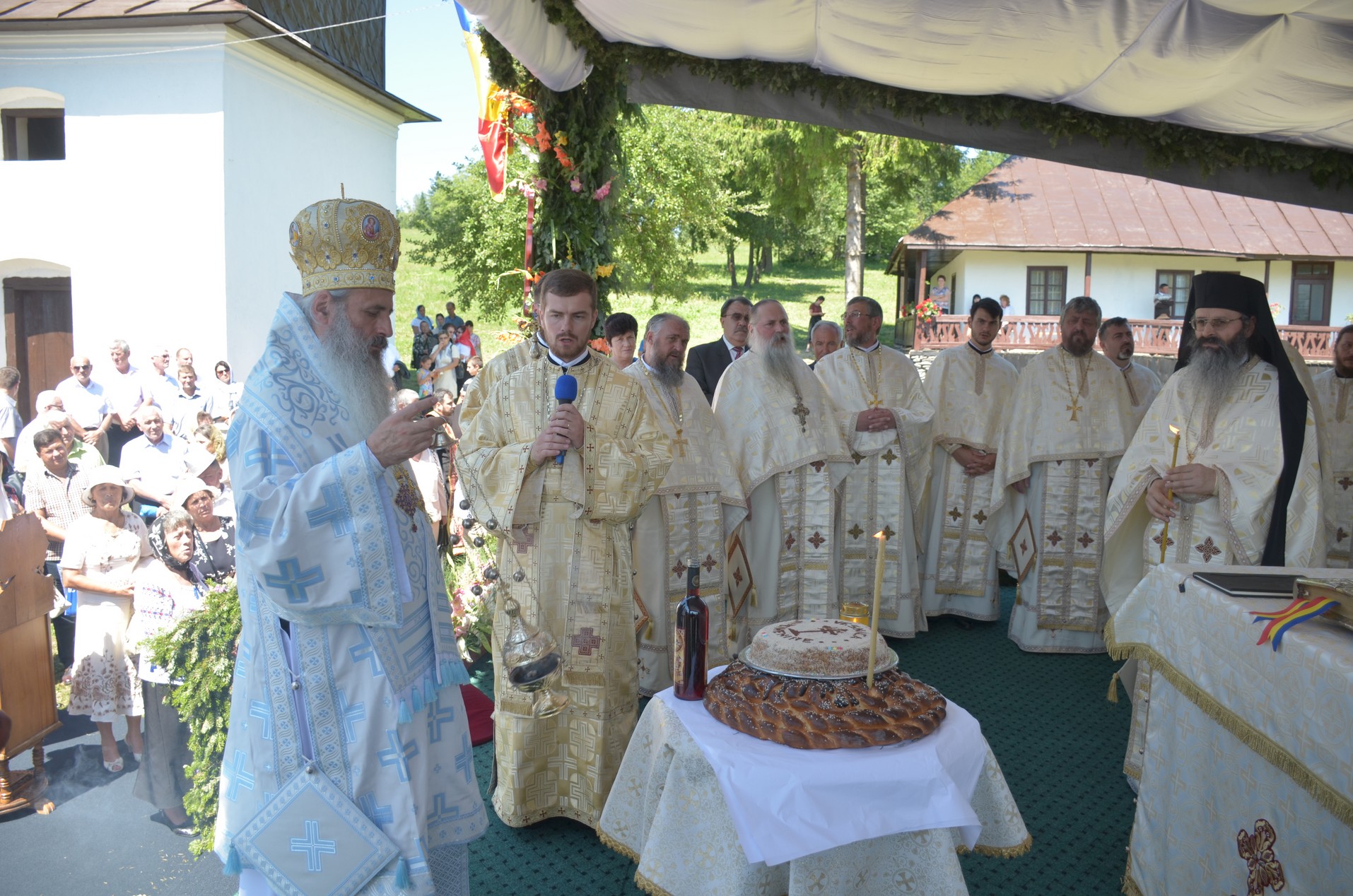 Schitul din „Poiana liniştii”, resfinţit de IPS Mitropolit Teofan