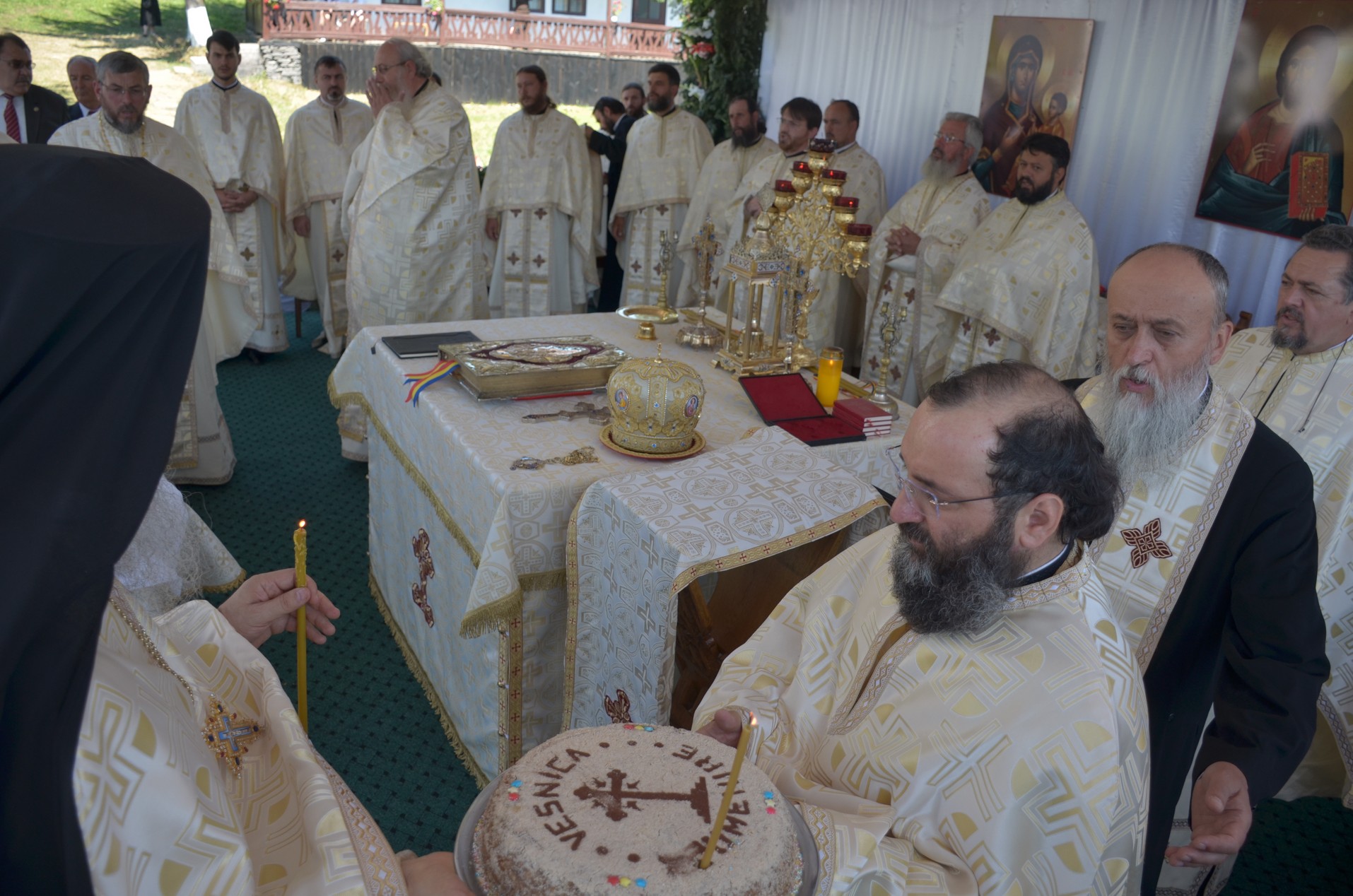Schitul din „Poiana liniştii”, resfinţit de IPS Mitropolit Teofan