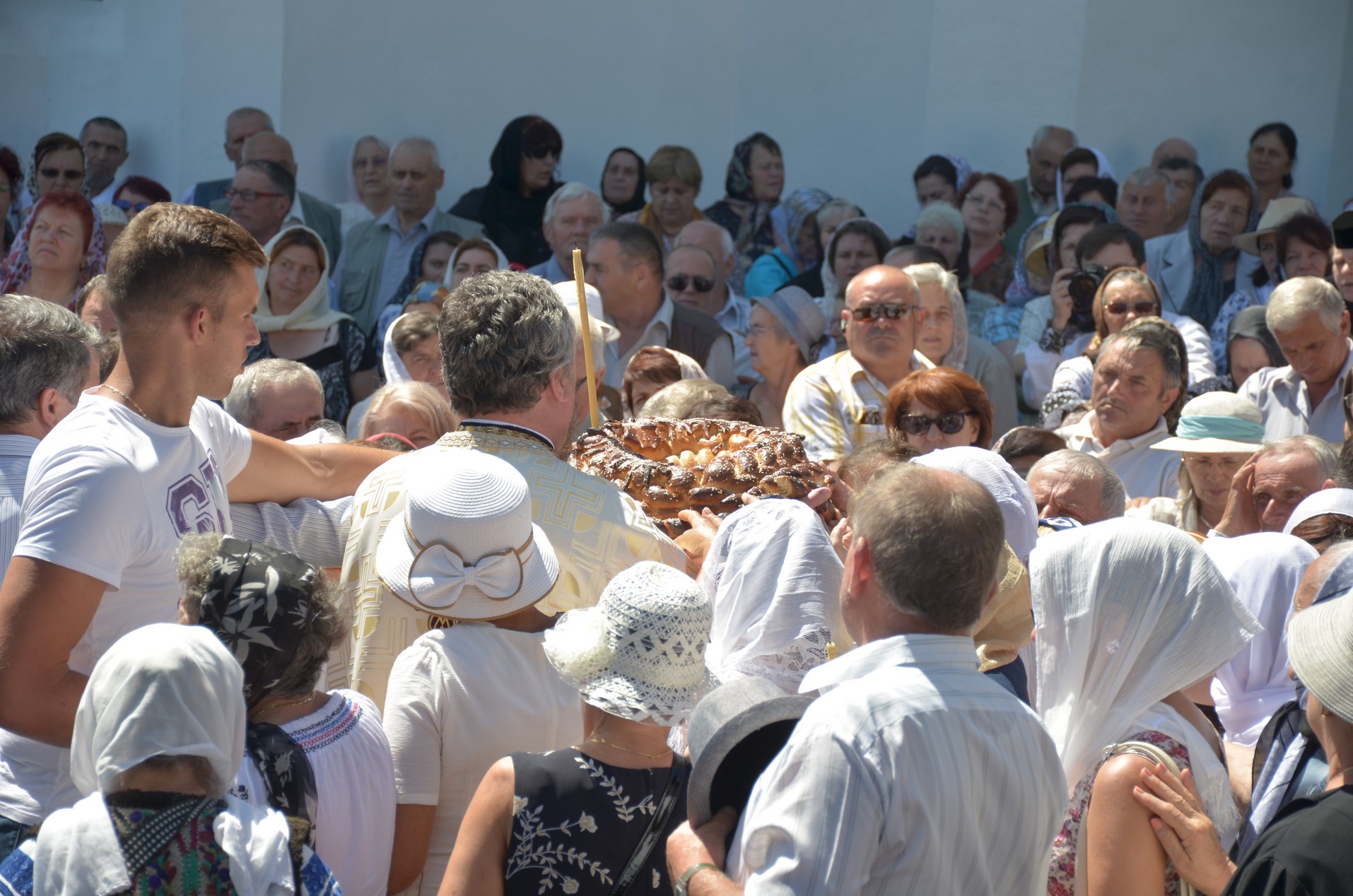Schitul din „Poiana liniştii”, resfinţit de IPS Mitropolit Teofan