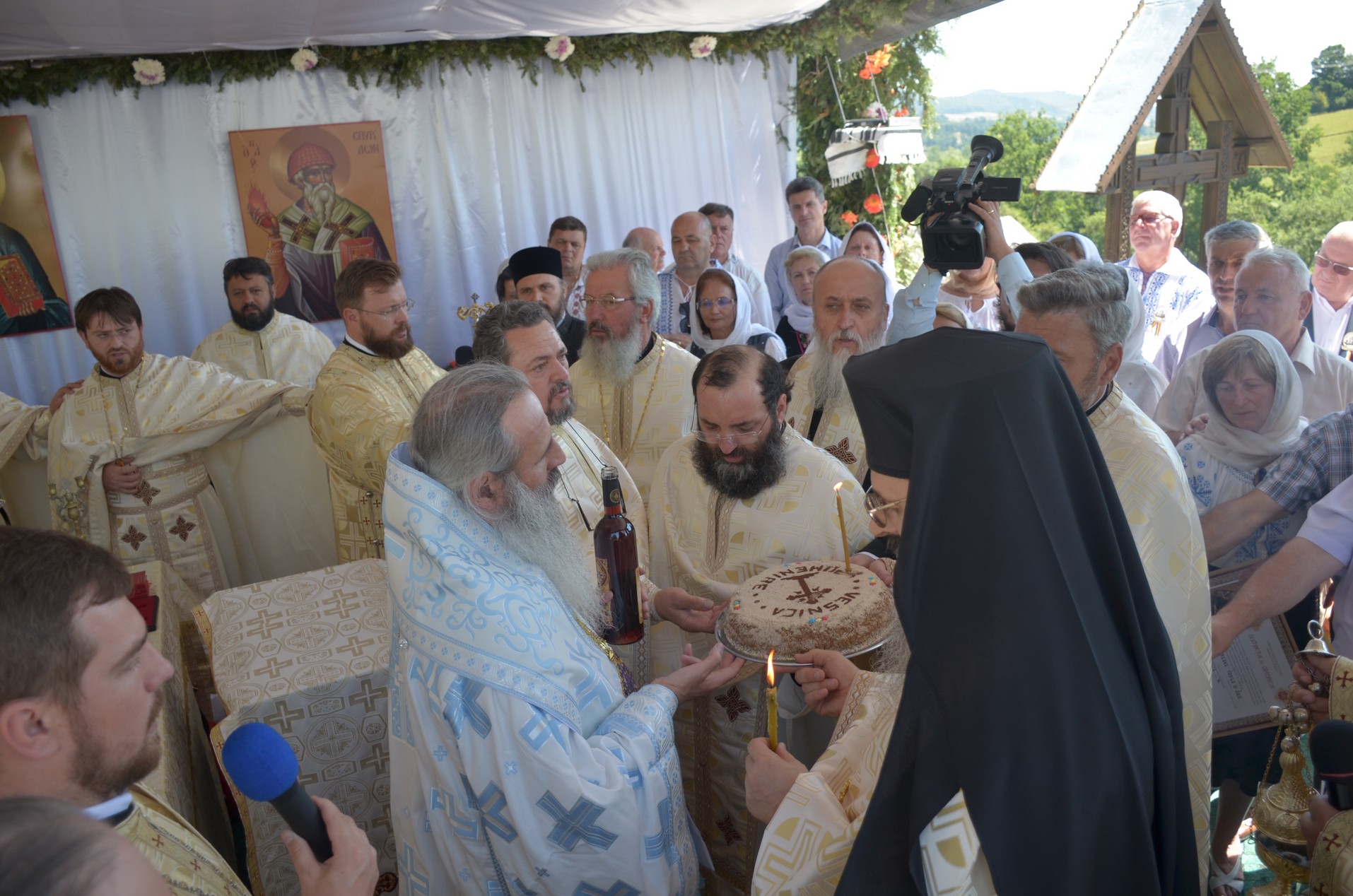 Schitul din „Poiana liniştii”, resfinţit de IPS Mitropolit Teofan