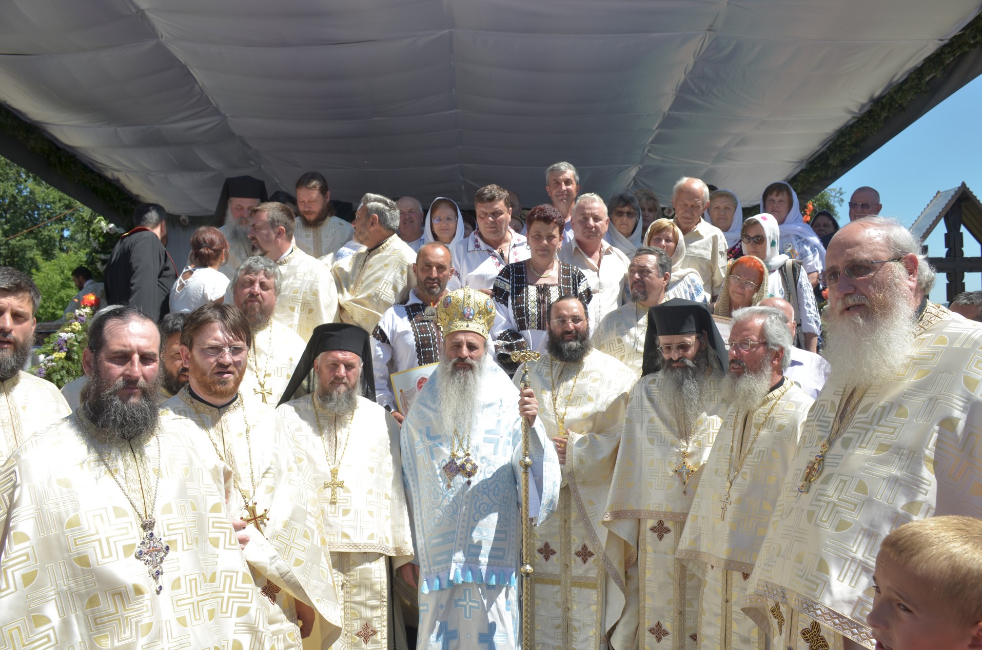 Schitul din „Poiana liniştii”, resfinţit de IPS Mitropolit Teofan