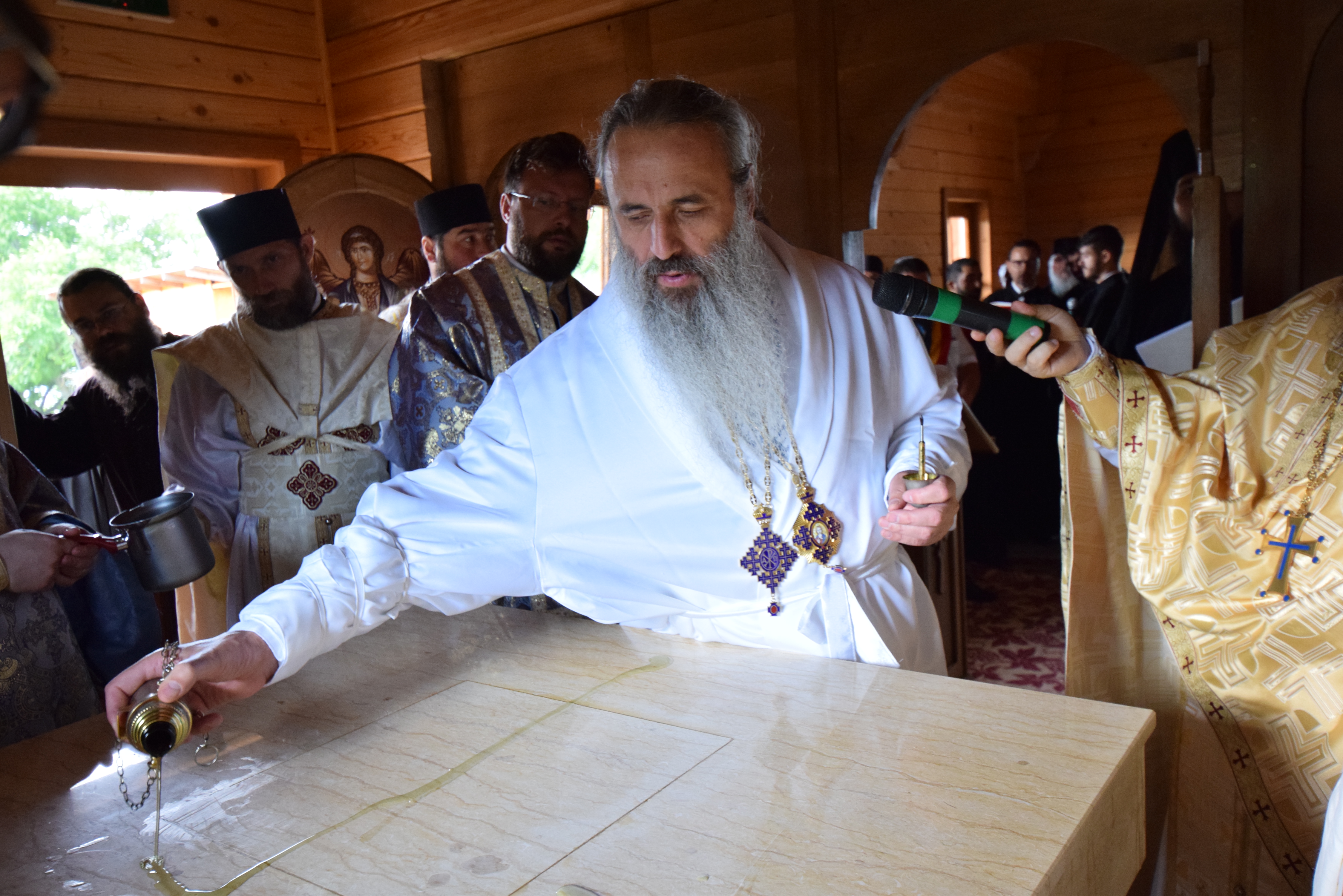 Sfințire de biserică la Mănăstirea Dagâța Sfințire de biserică la Mănăstirea Dagâța