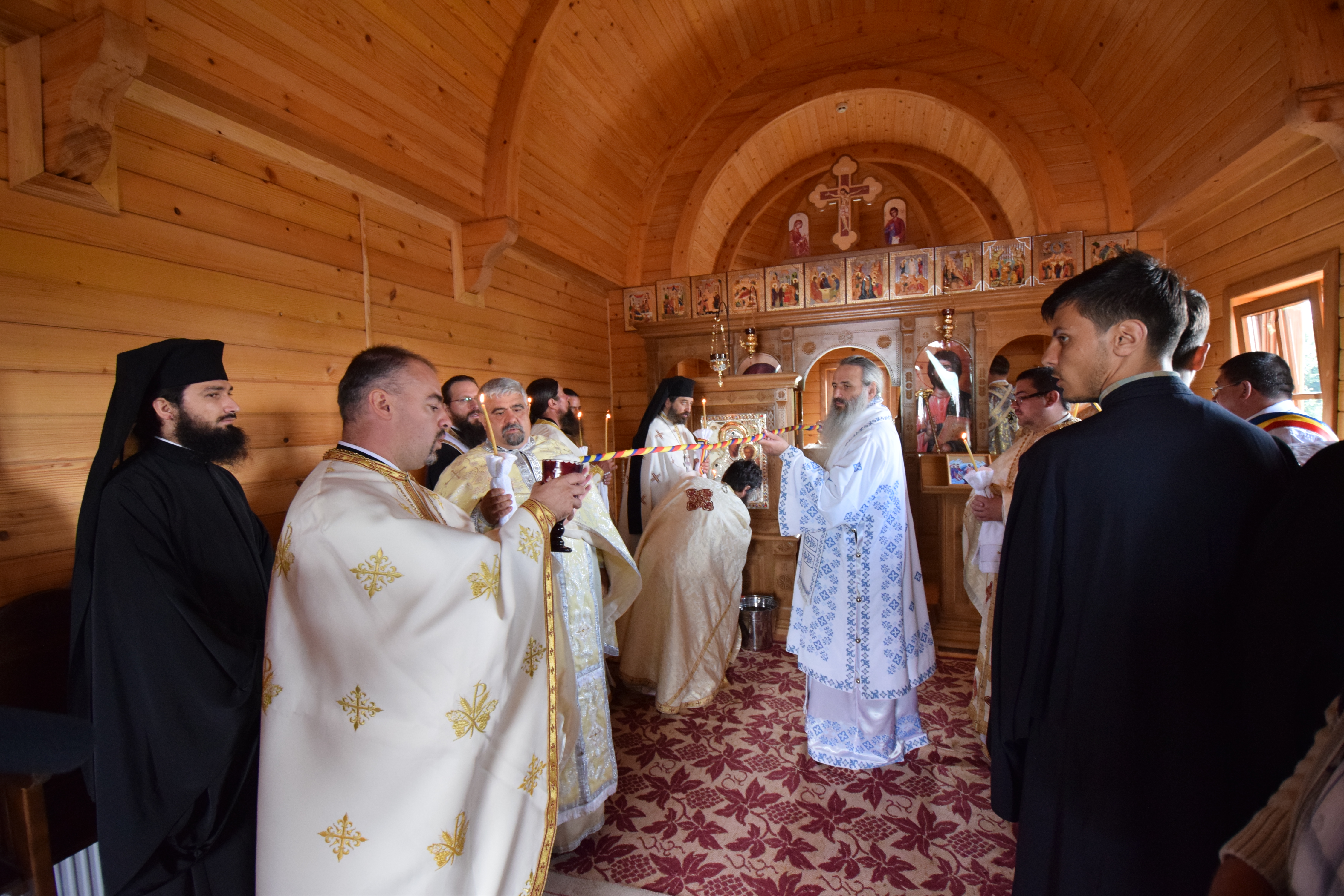 Sfințire de biserică la Mănăstirea Dagâța Sfințire de biserică la Mănăstirea Dagâța