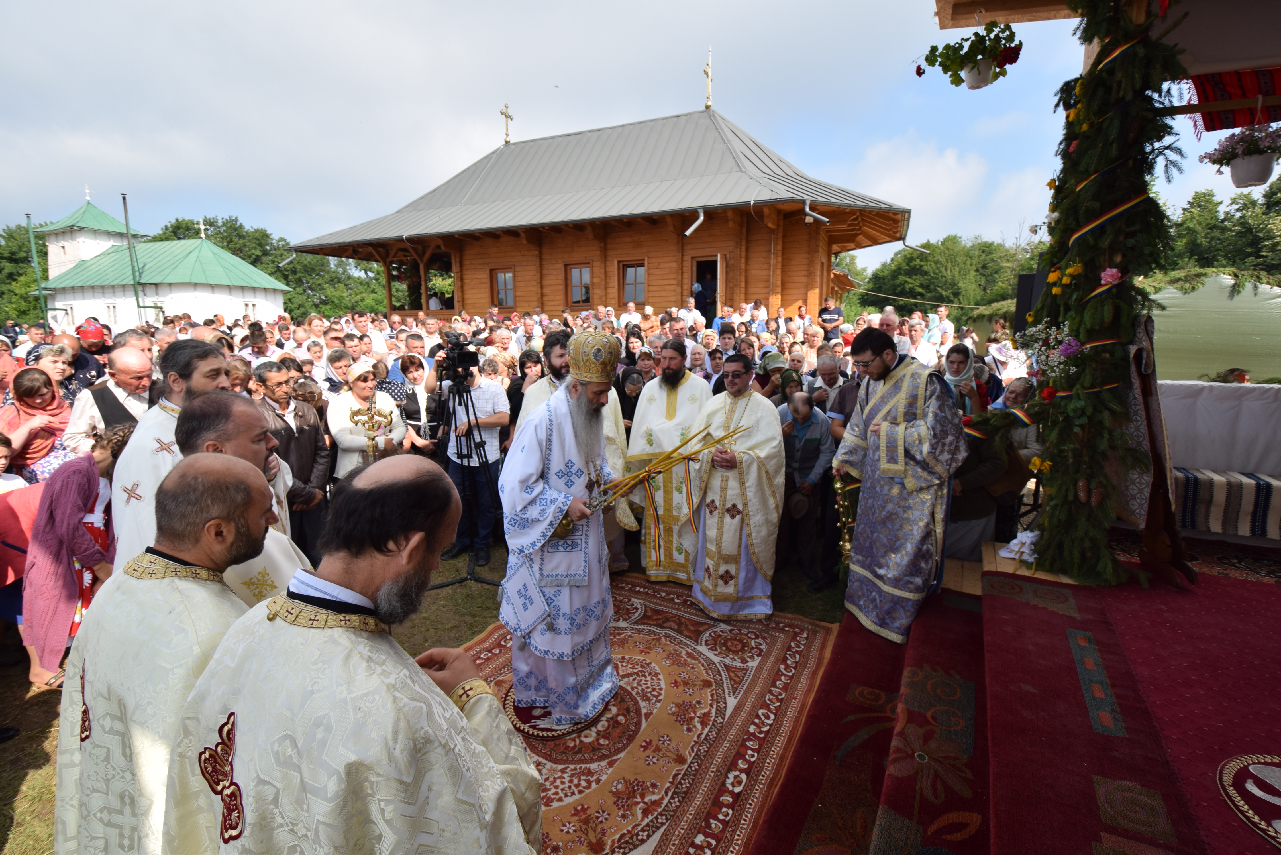 Sfințire de biserică la Mănăstirea Dagâța Sfințire de biserică la Mănăstirea Dagâța