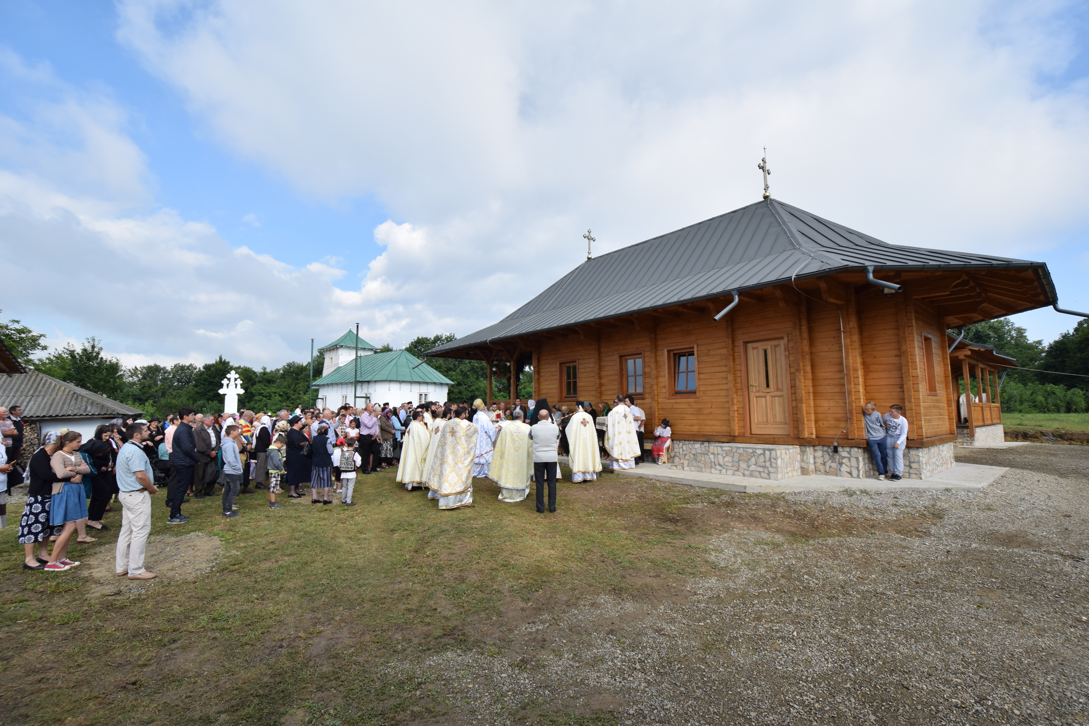 Sfințire de biserică la Mănăstirea Dagâța Sfințire de biserică la Mănăstirea Dagâța