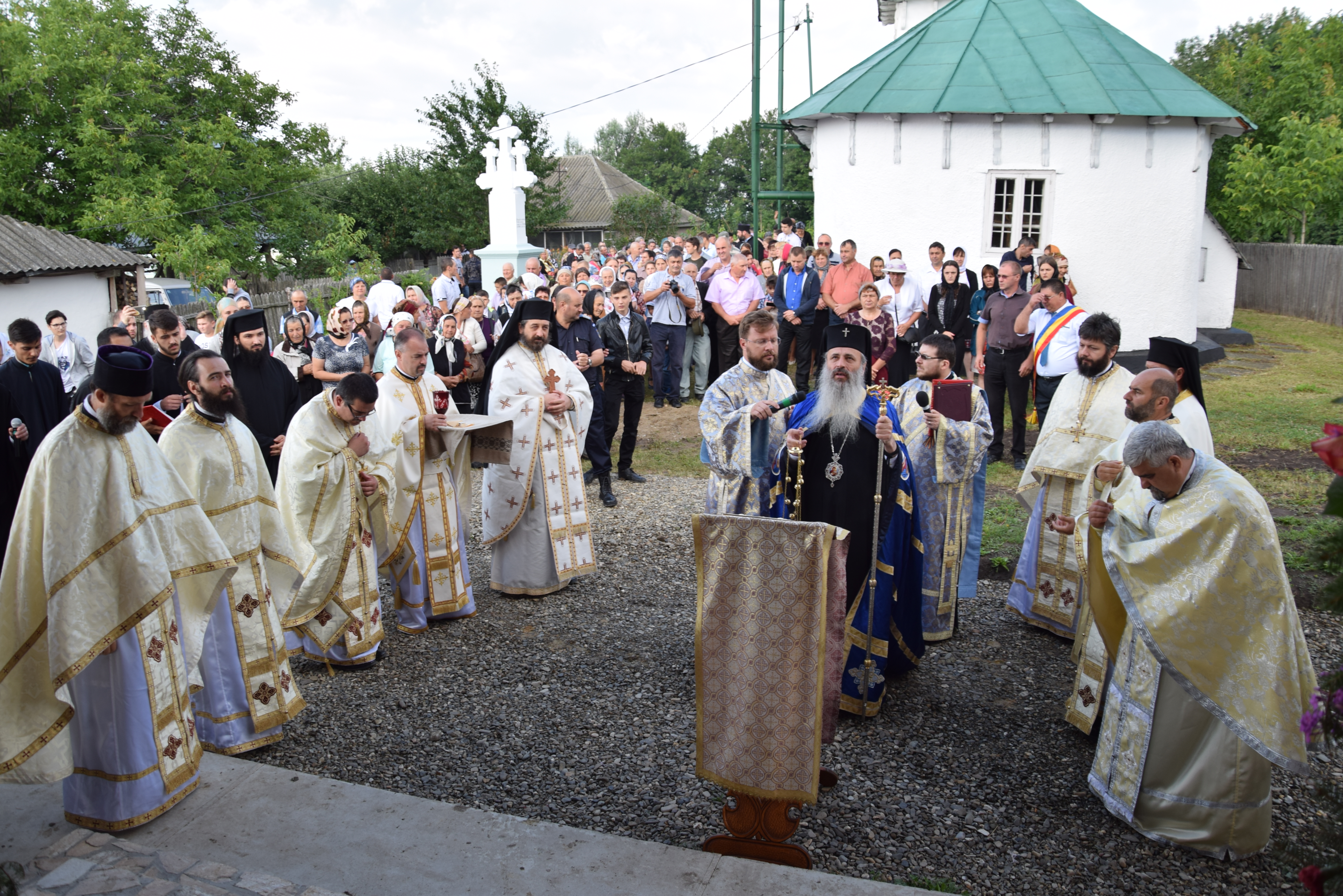 Sfințire de biserică la Mănăstirea Dagâța Sfințire de biserică la Mănăstirea Dagâța