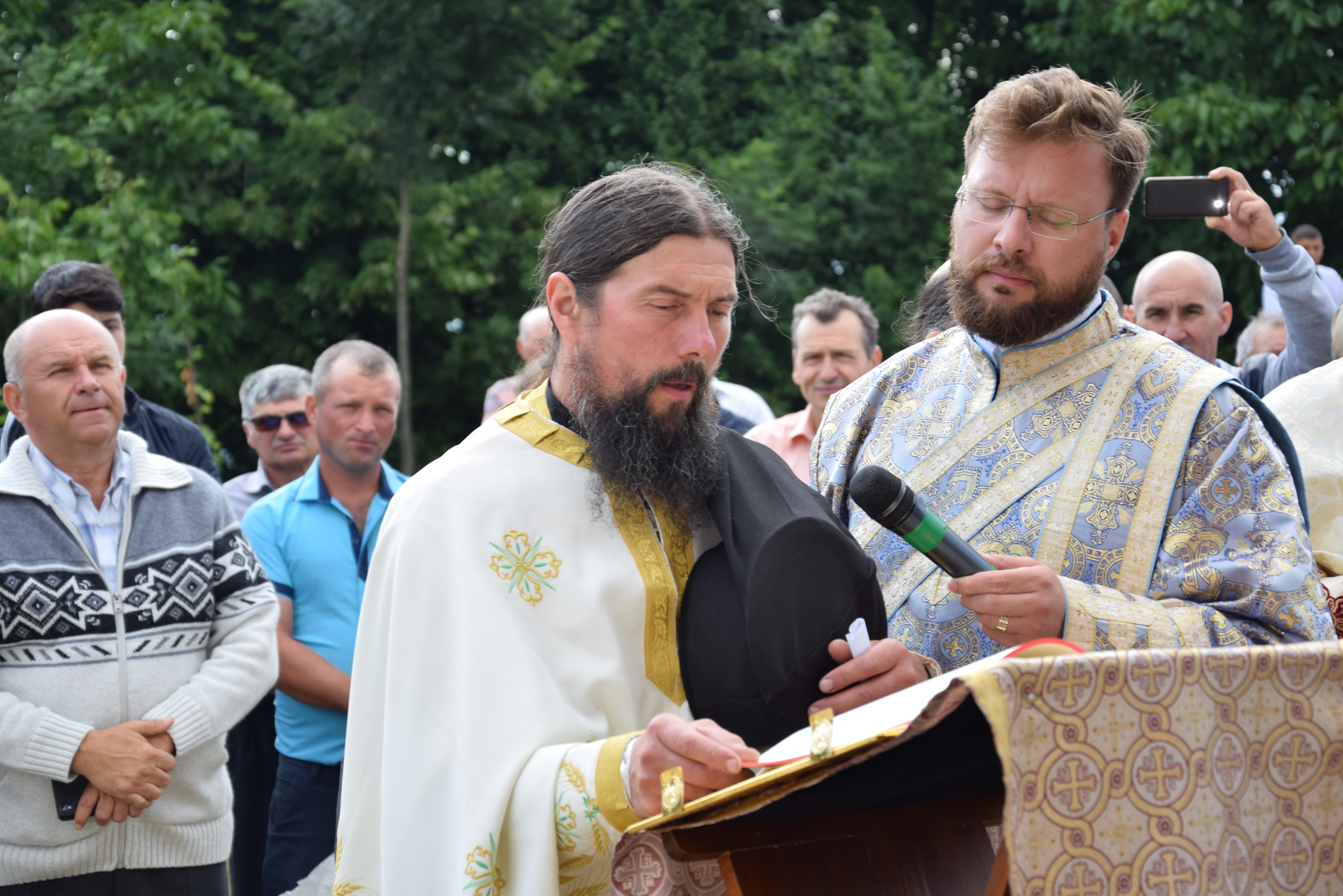 Sfințire de biserică la Mănăstirea Dagâța Sfințire de biserică la Mănăstirea Dagâța