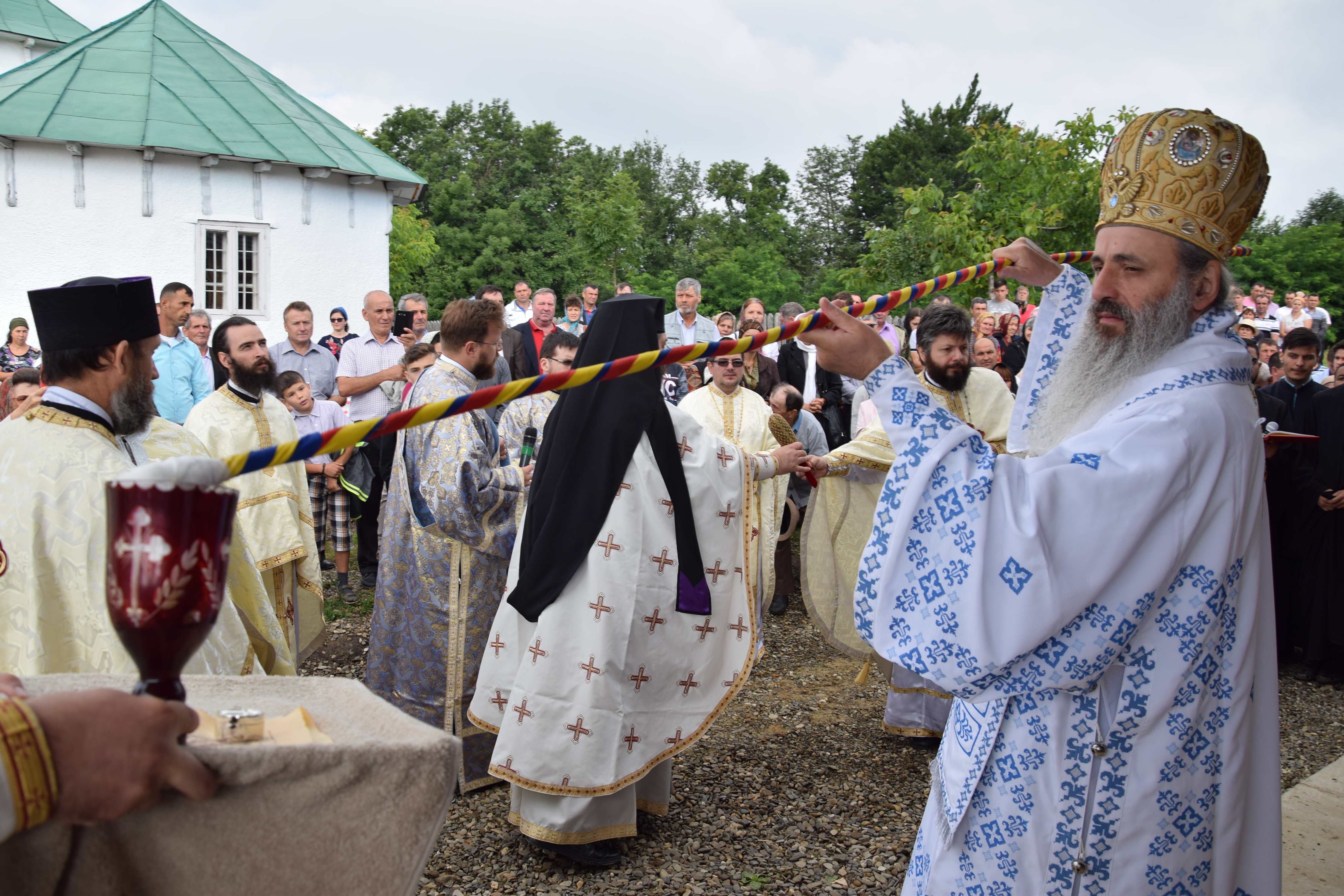 Sfințire de biserică la Mănăstirea Dagâța Sfințire de biserică la Mănăstirea Dagâța